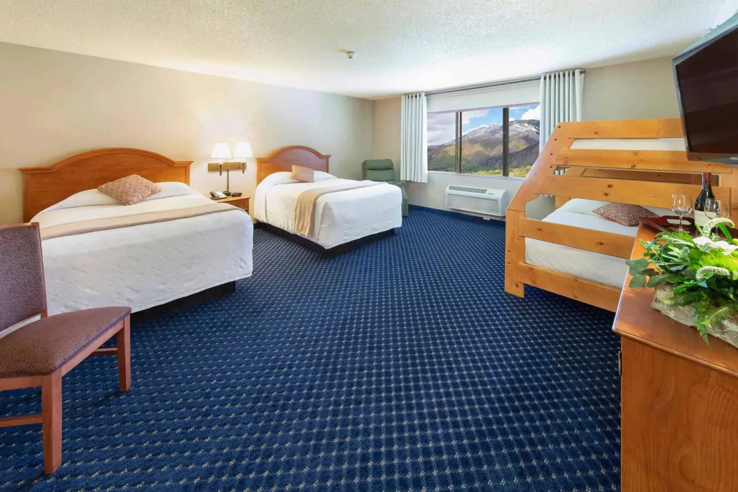 Classic Triple Room in Hotel Glenwood Springs Classic Triple Room in Hotel Glenwood Springs