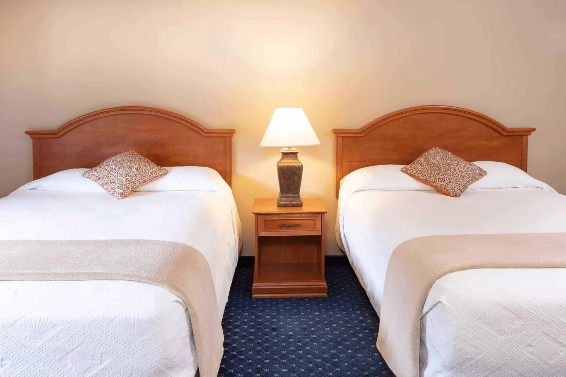 Double Queen with Twin/Full Bunk Bed in Hotel Glenwood Springs Double Queen with Twin/Full Bunk Bed in Hotel Glenwood Springs