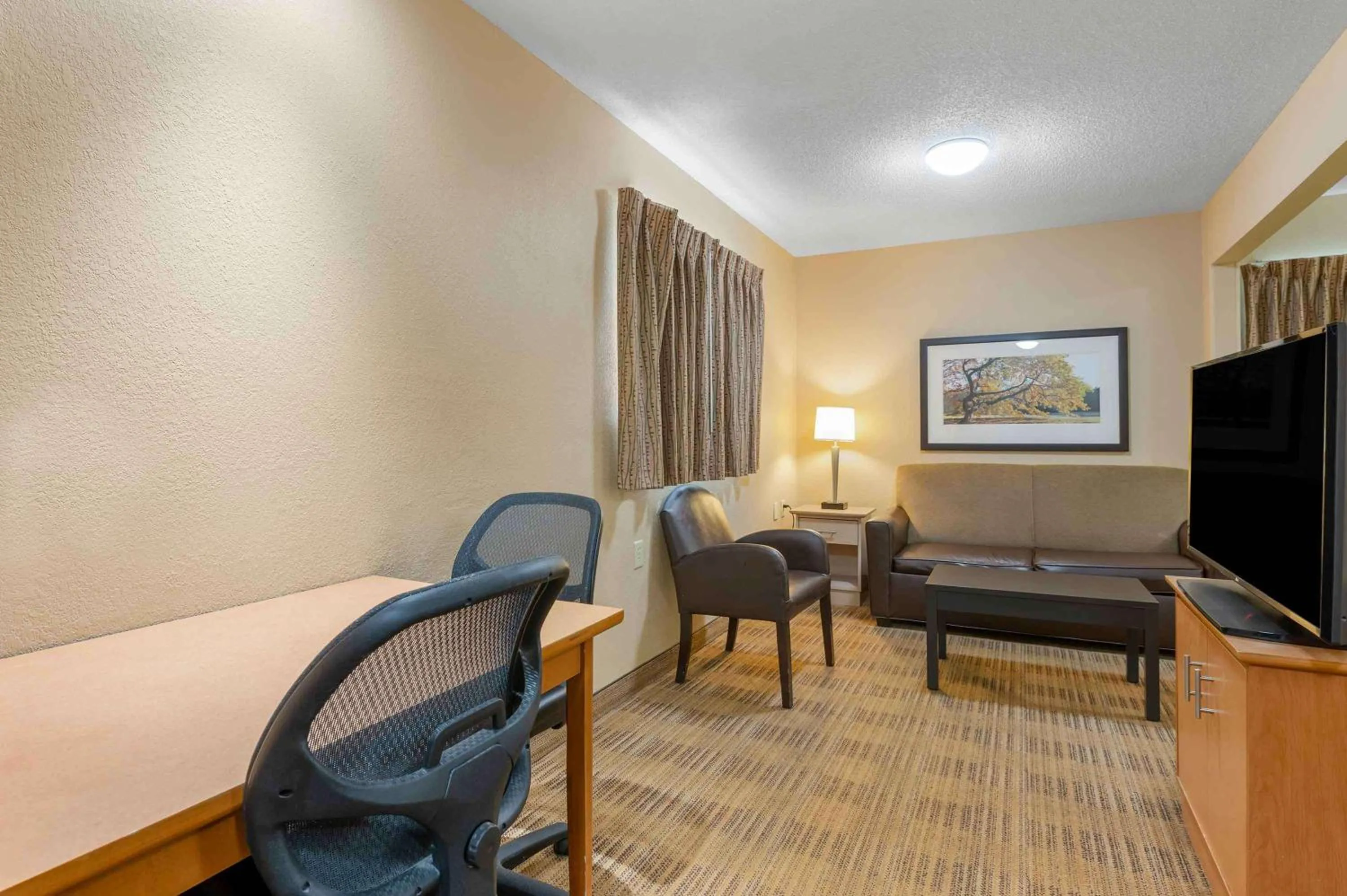 Bedroom in Extended Stay America Select Suites - Greenville - Haywood Mall