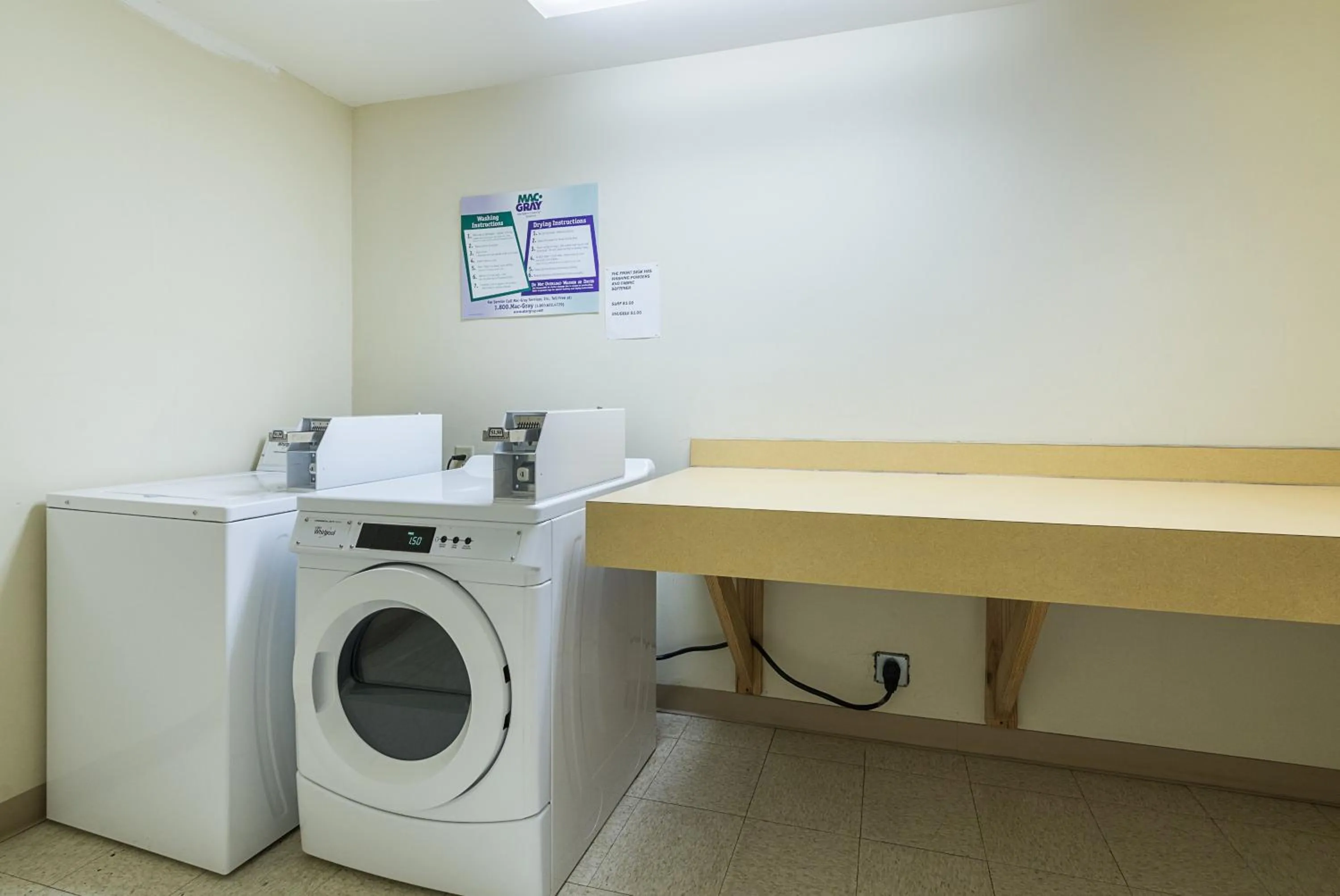 laundry in Red Roof Inn Etowah – Athens, TN