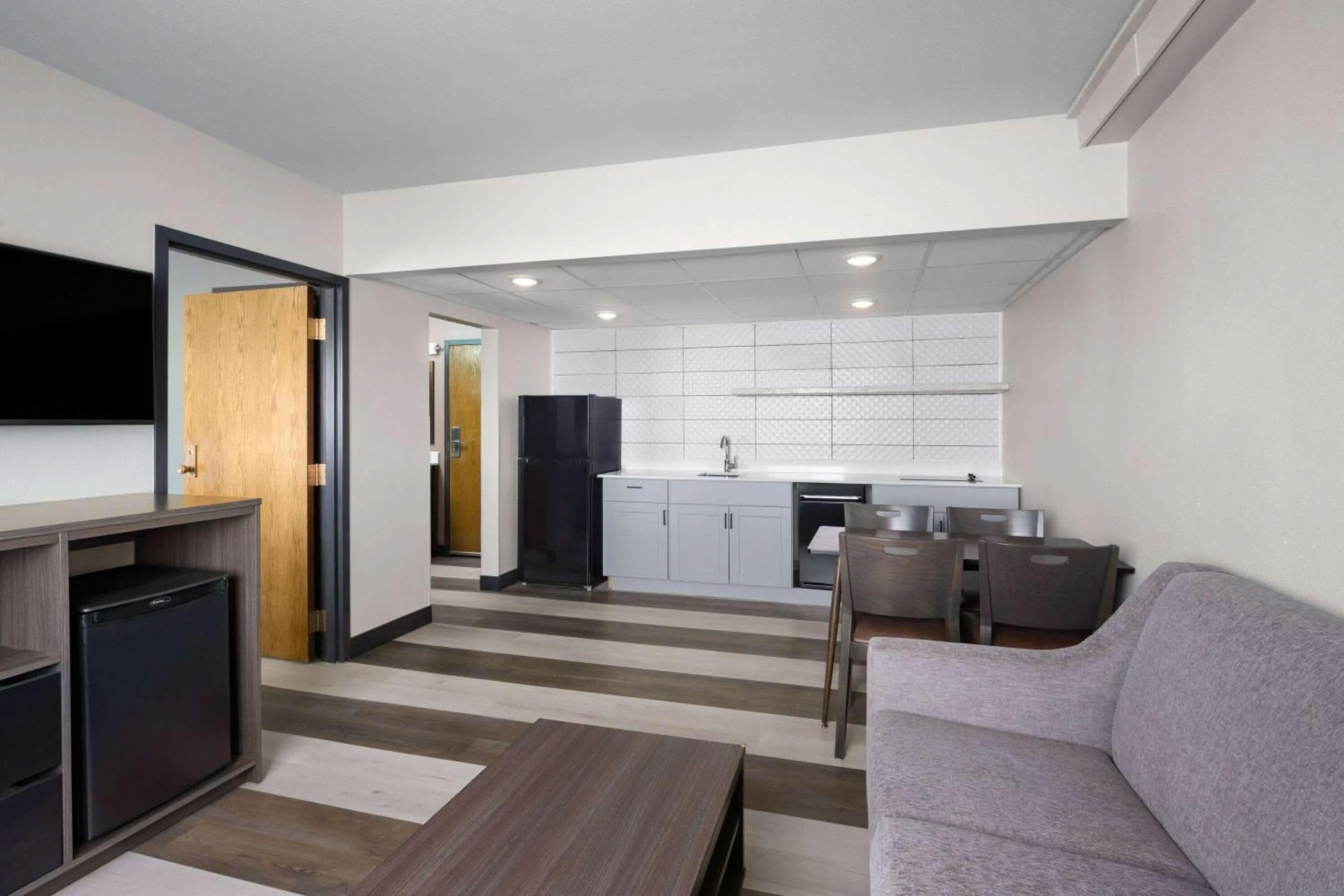 Photo of the whole room in Super 8 by Wyndham Columbus