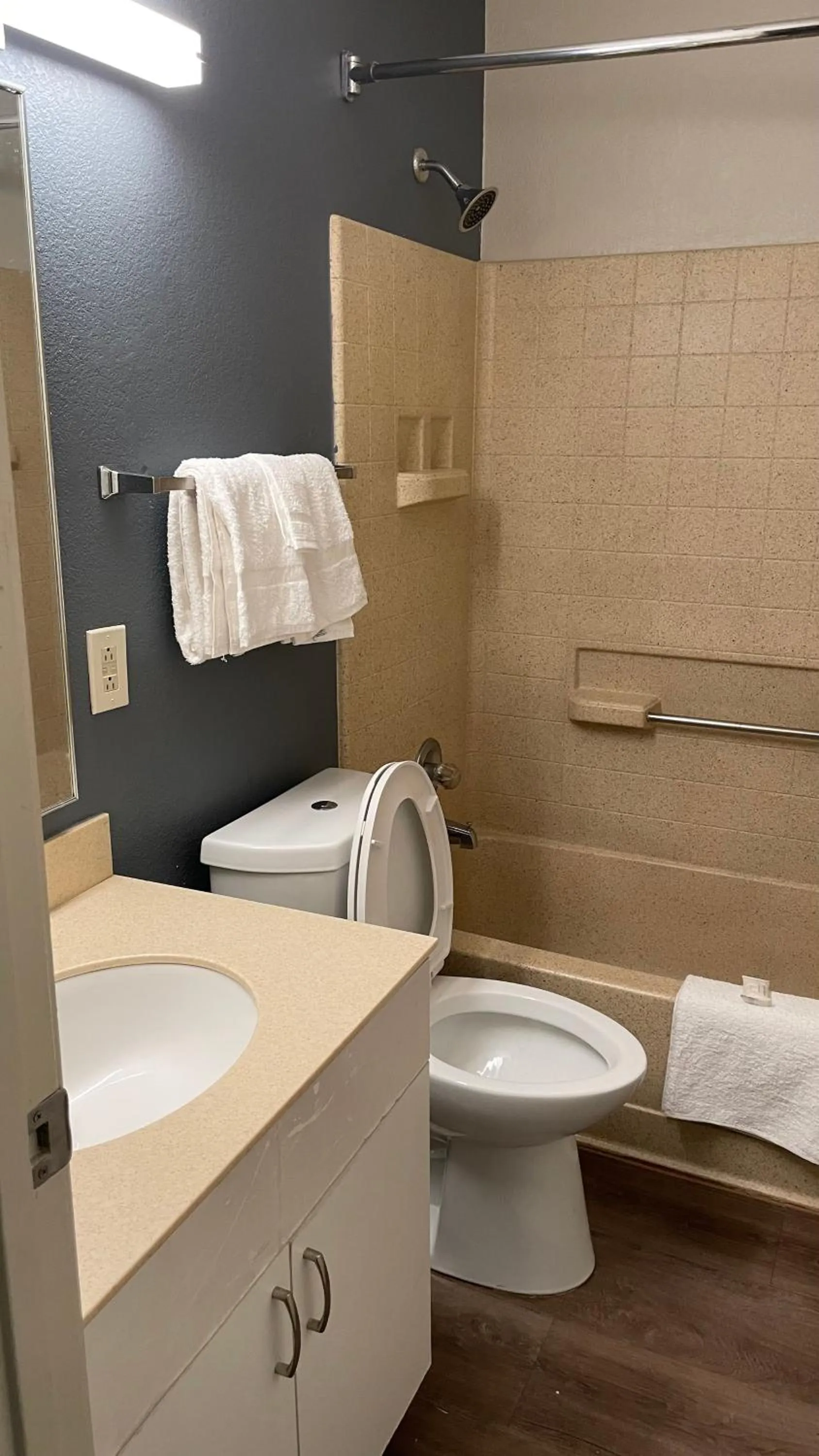 Bathroom in Sonesta Simply Suites Memphis