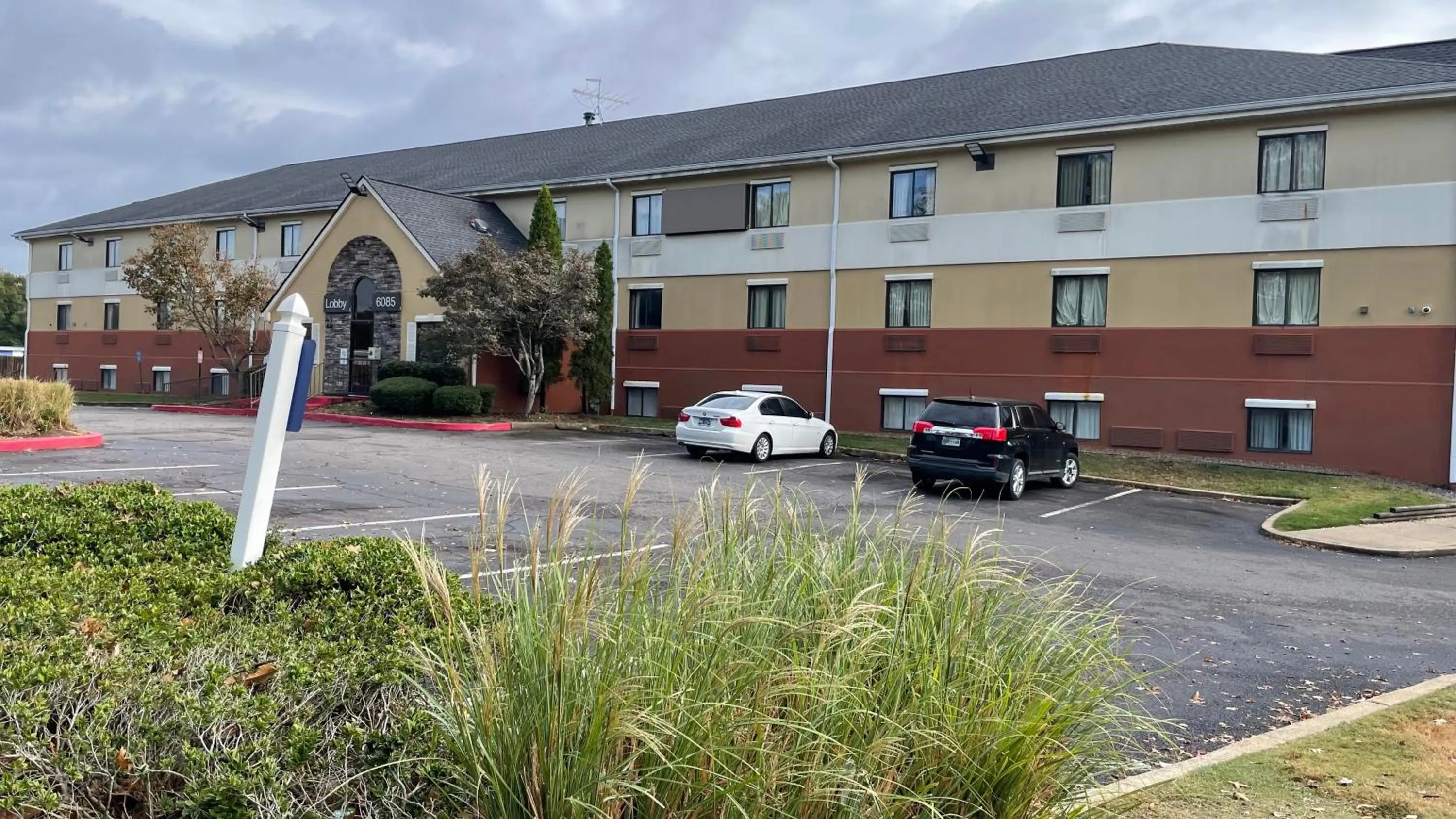 Property building in Sonesta Simply Suites Memphis