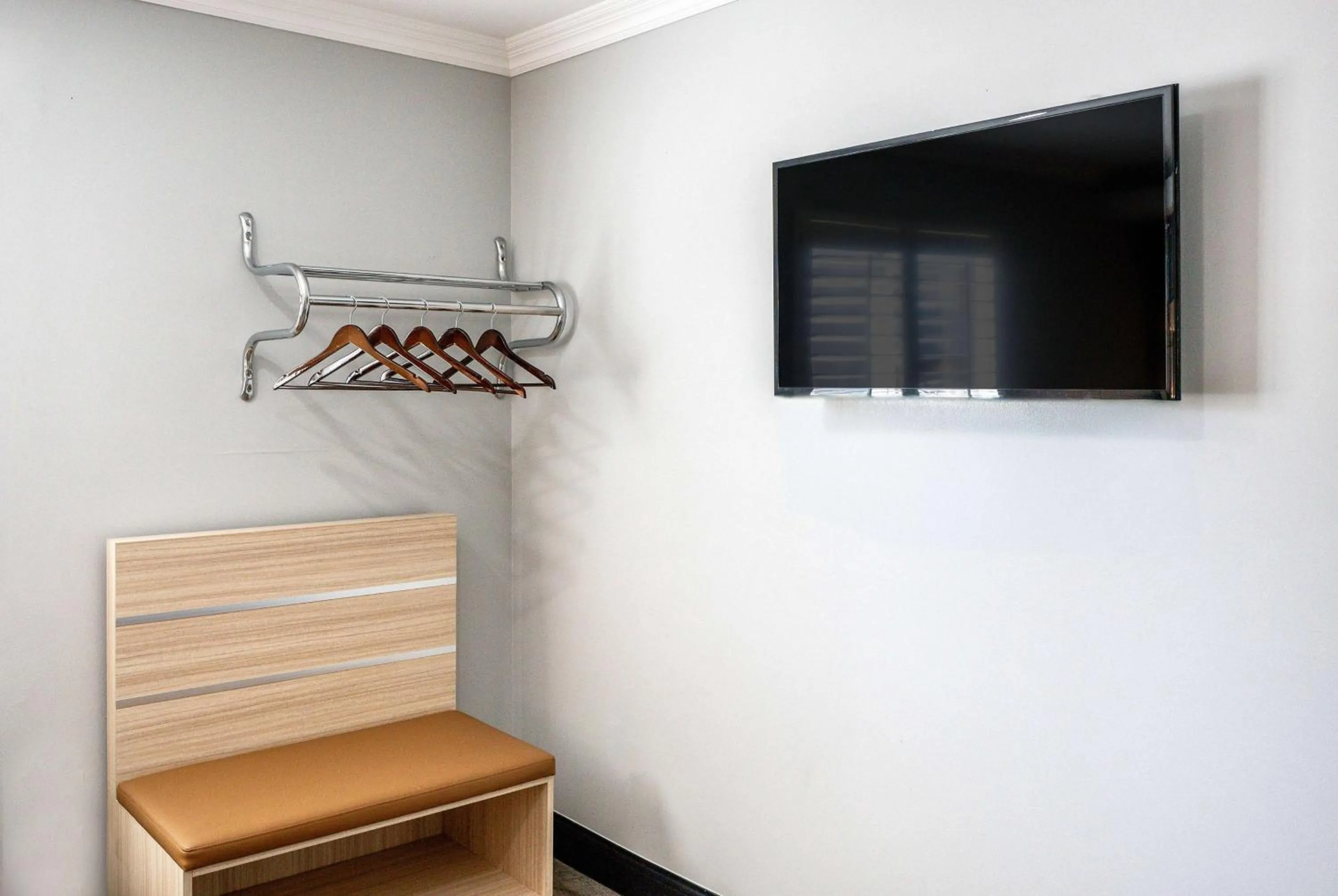 Photo of the whole room in Travelodge Inn & Suites by Wyndham Bell Los Angeles Area