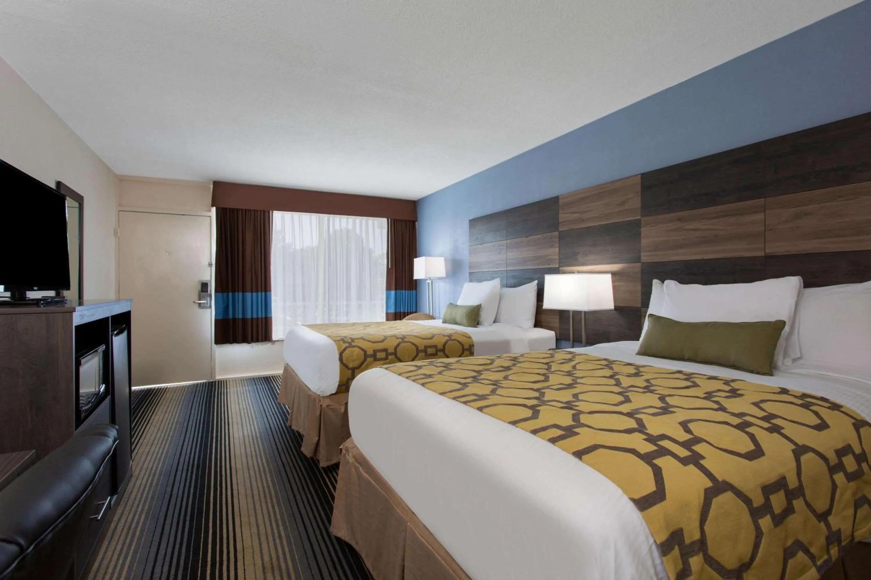 Photo of the whole room, Bed in Baymont by Wyndham Cheraw