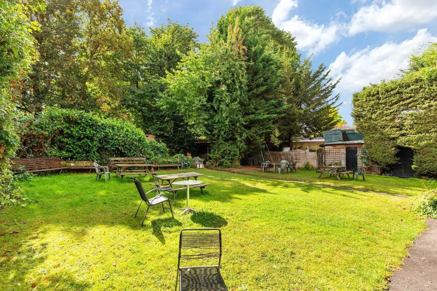 Garden in Amhurst Hotel