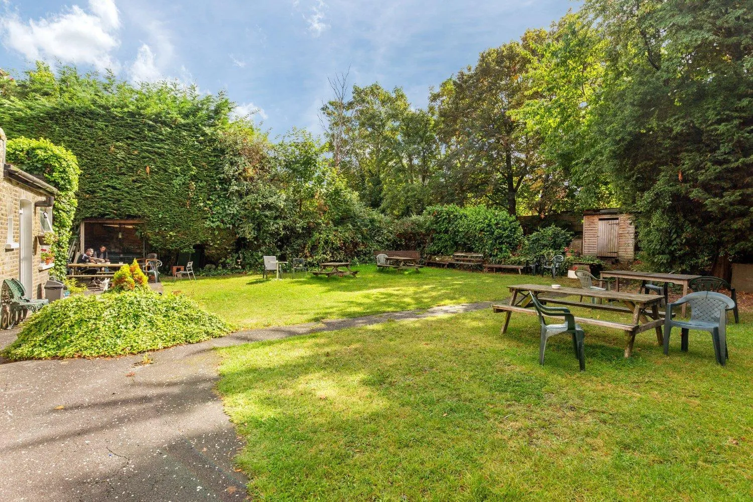 Garden in Amhurst Hotel