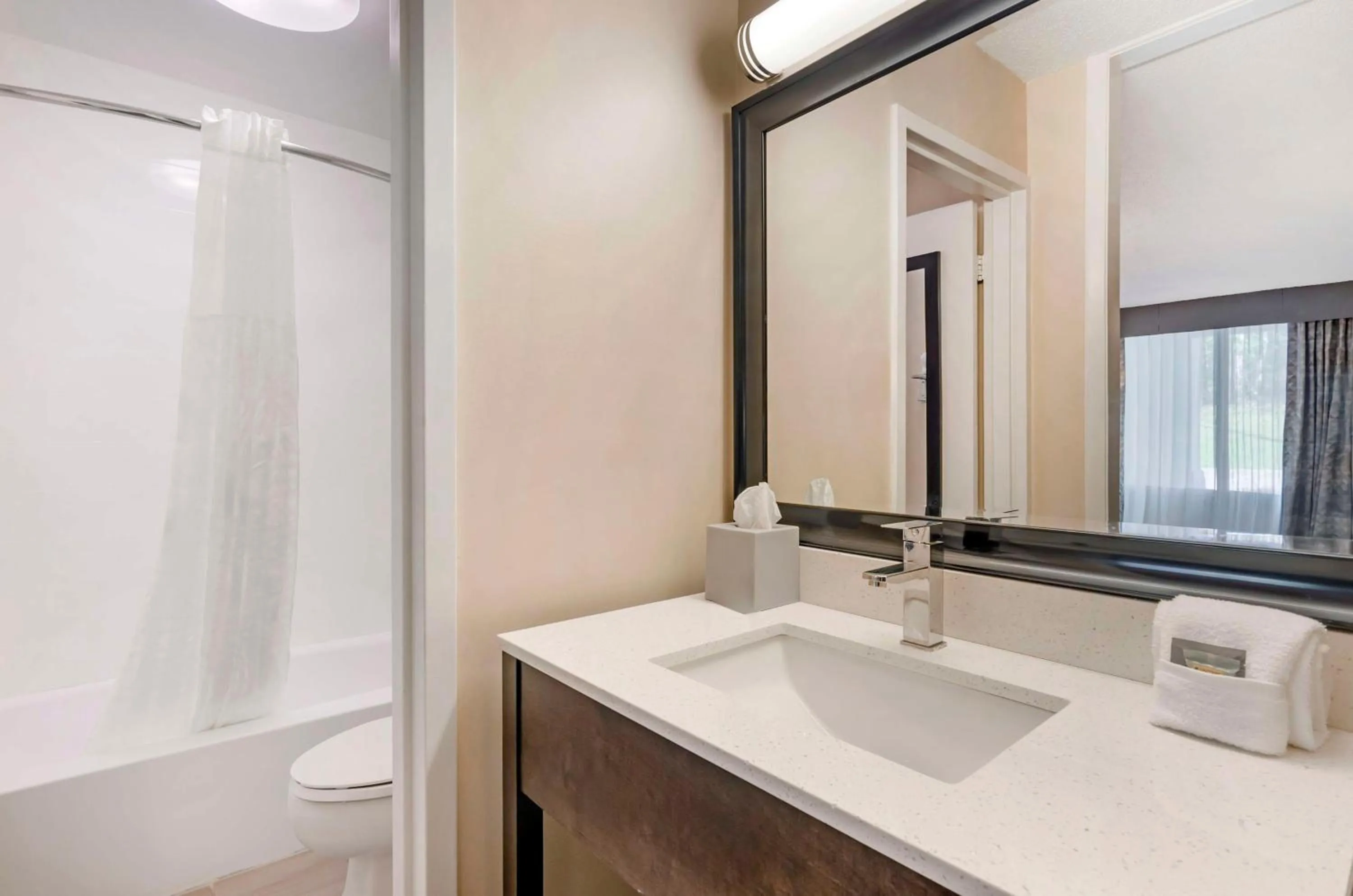 Bathroom in Best Western Lexington Inn