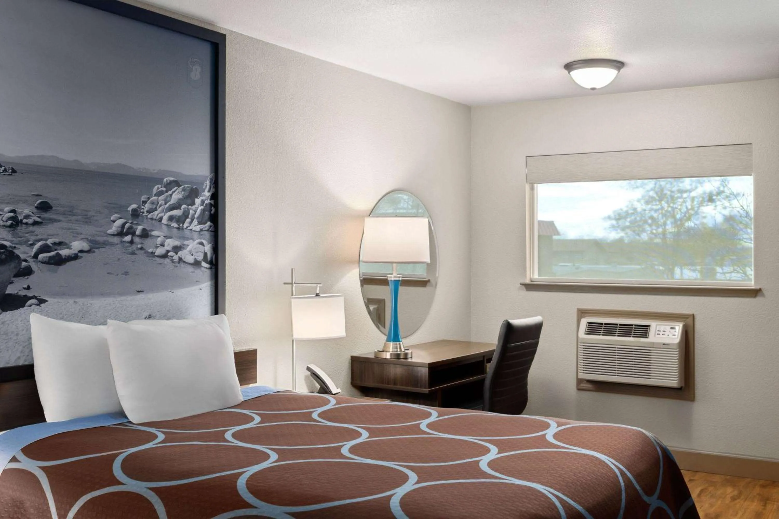 Photo of the whole room, Bed in Super 8 by Wyndham Fallon