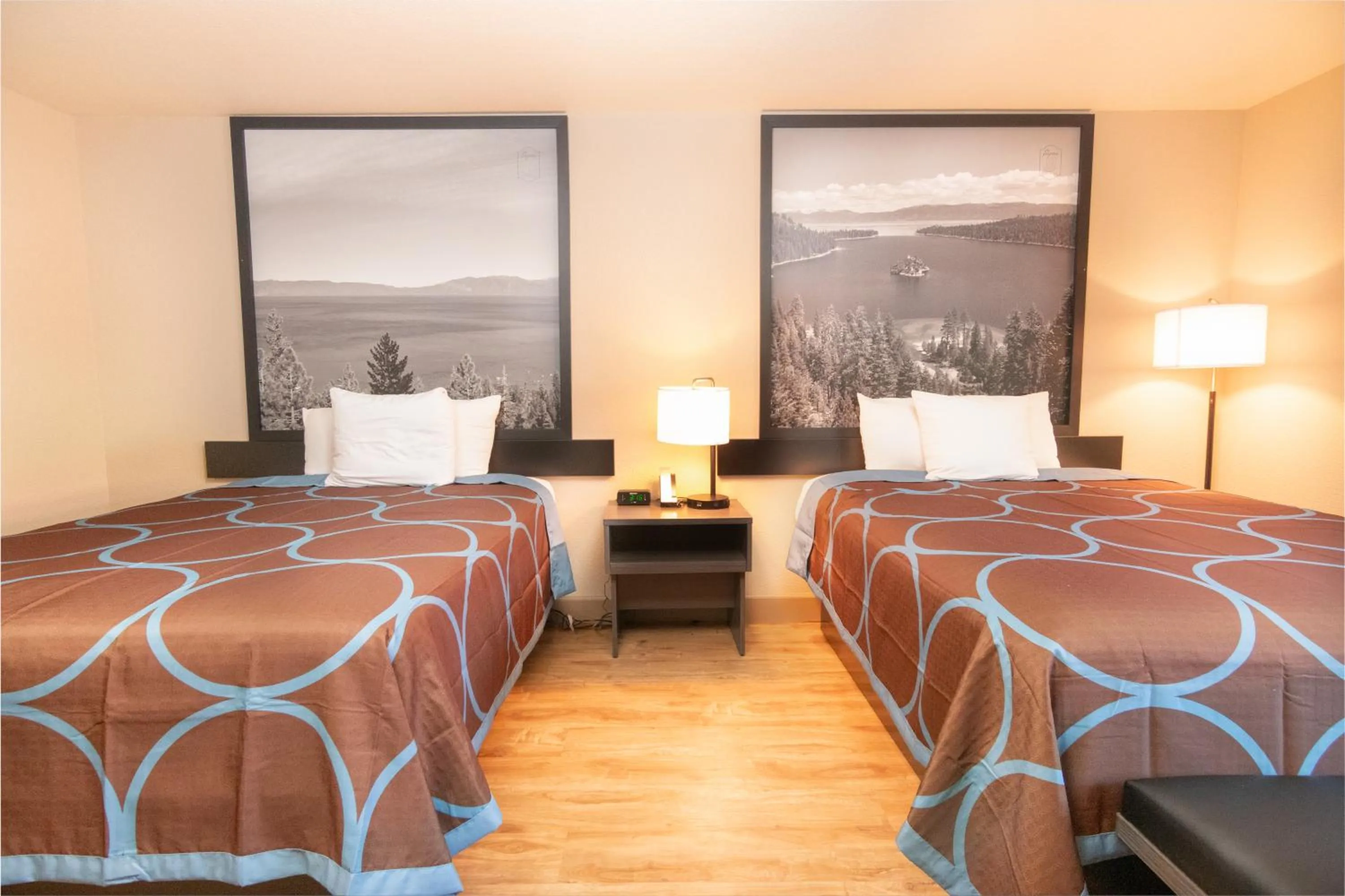 Photo of the whole room, Bed in Super 8 by Wyndham Fallon