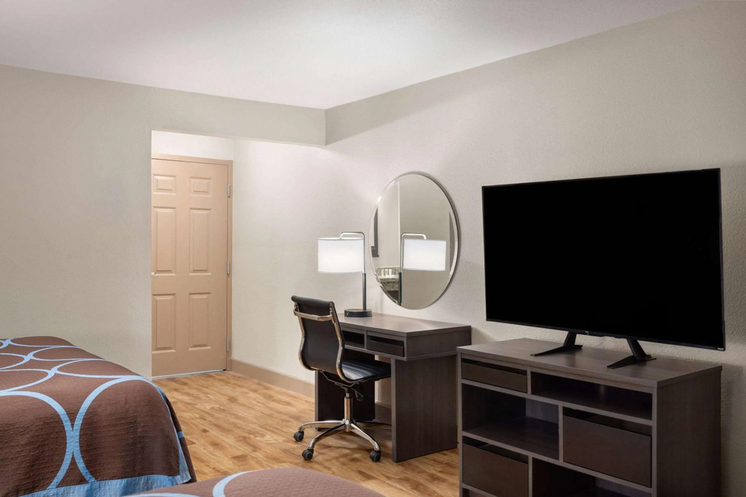 Photo of the whole room in Super 8 by Wyndham Fallon