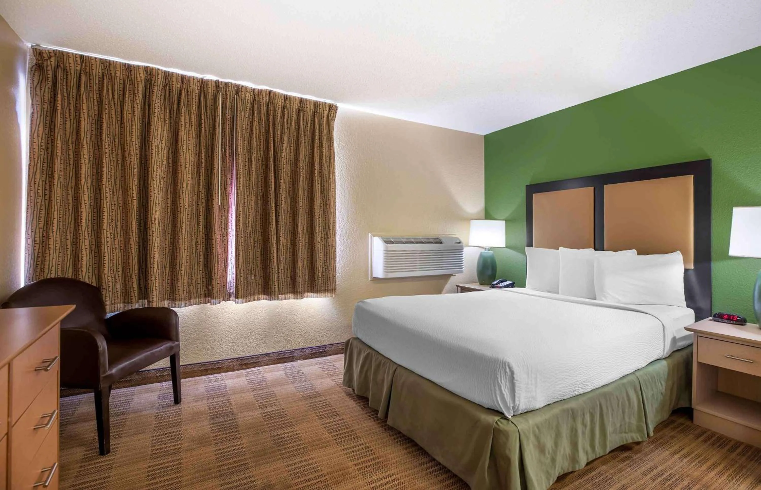 Bedroom, Bed in Extended Stay America Select Suites - Denver - Tech Center South