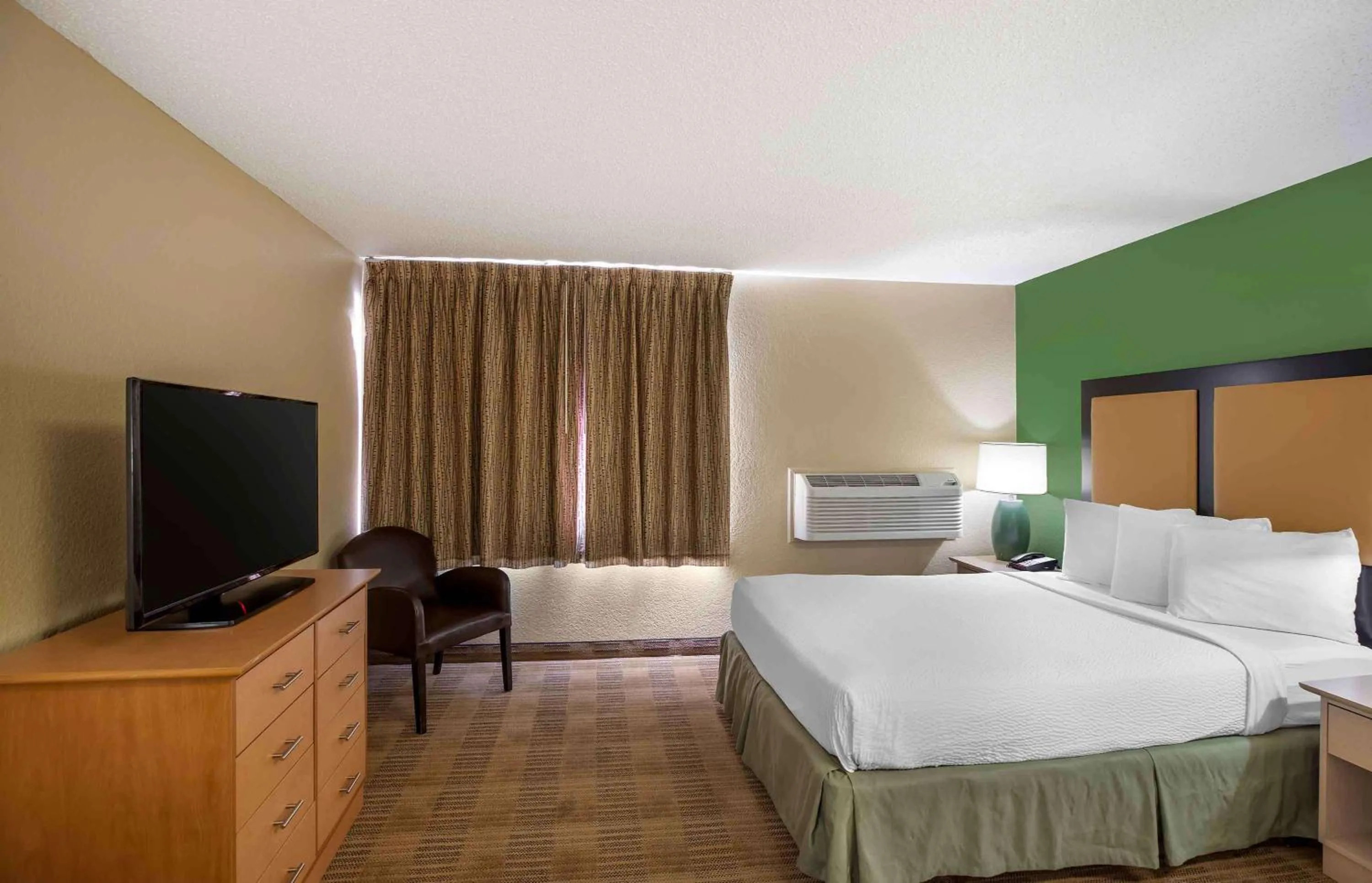 Bedroom, Bed in Extended Stay America Select Suites - Denver - Tech Center South