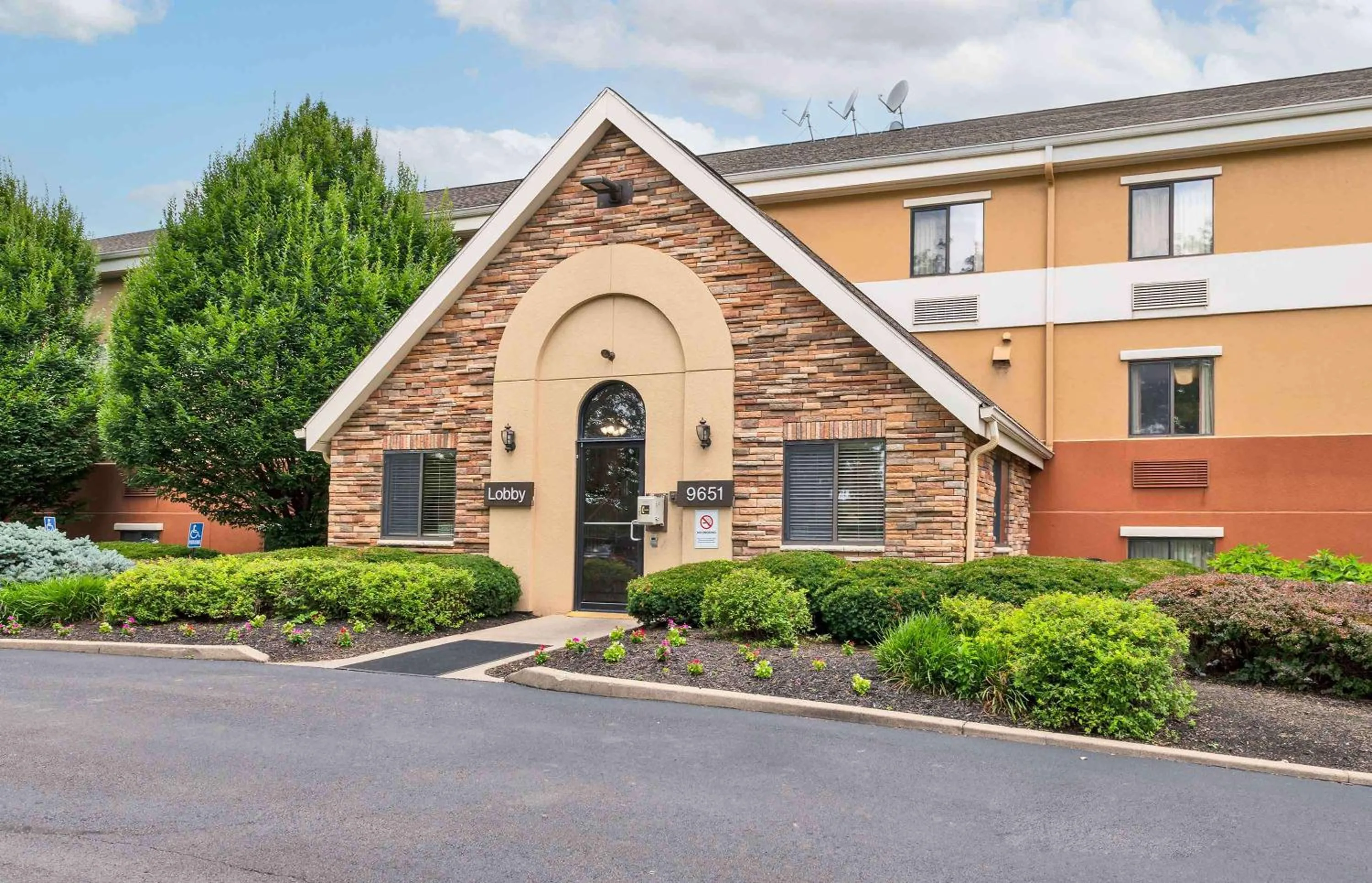 Property building in Extended Stay America Suites - Cincinnati - Fairfield