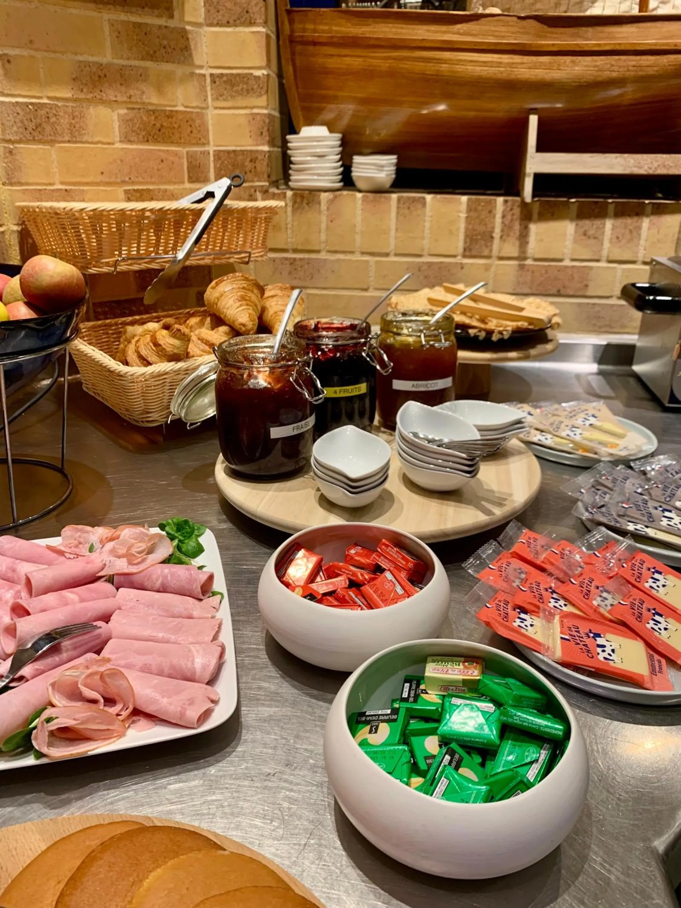 Breakfast in Hotel Arcantis Le Voltaire