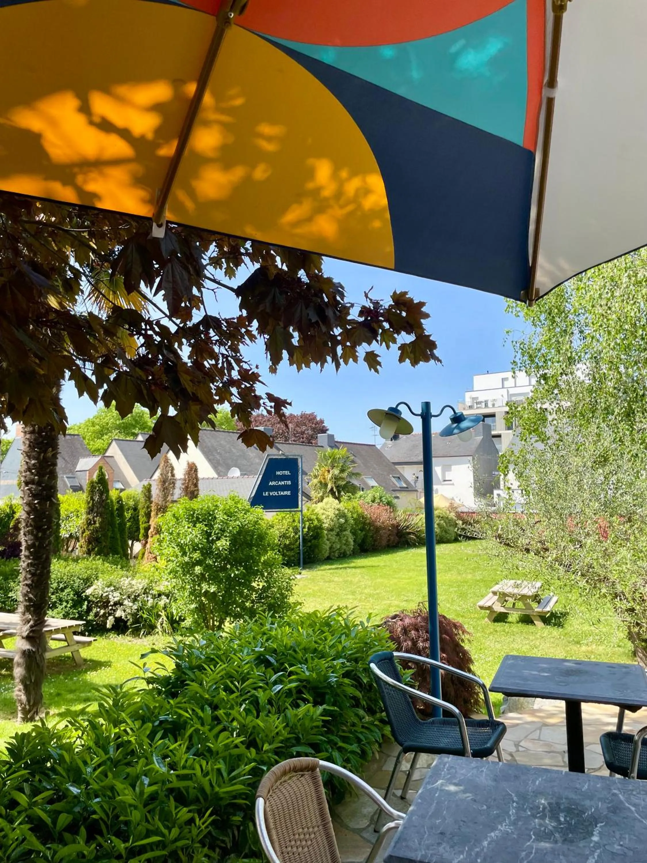 Patio in Hotel Arcantis Le Voltaire