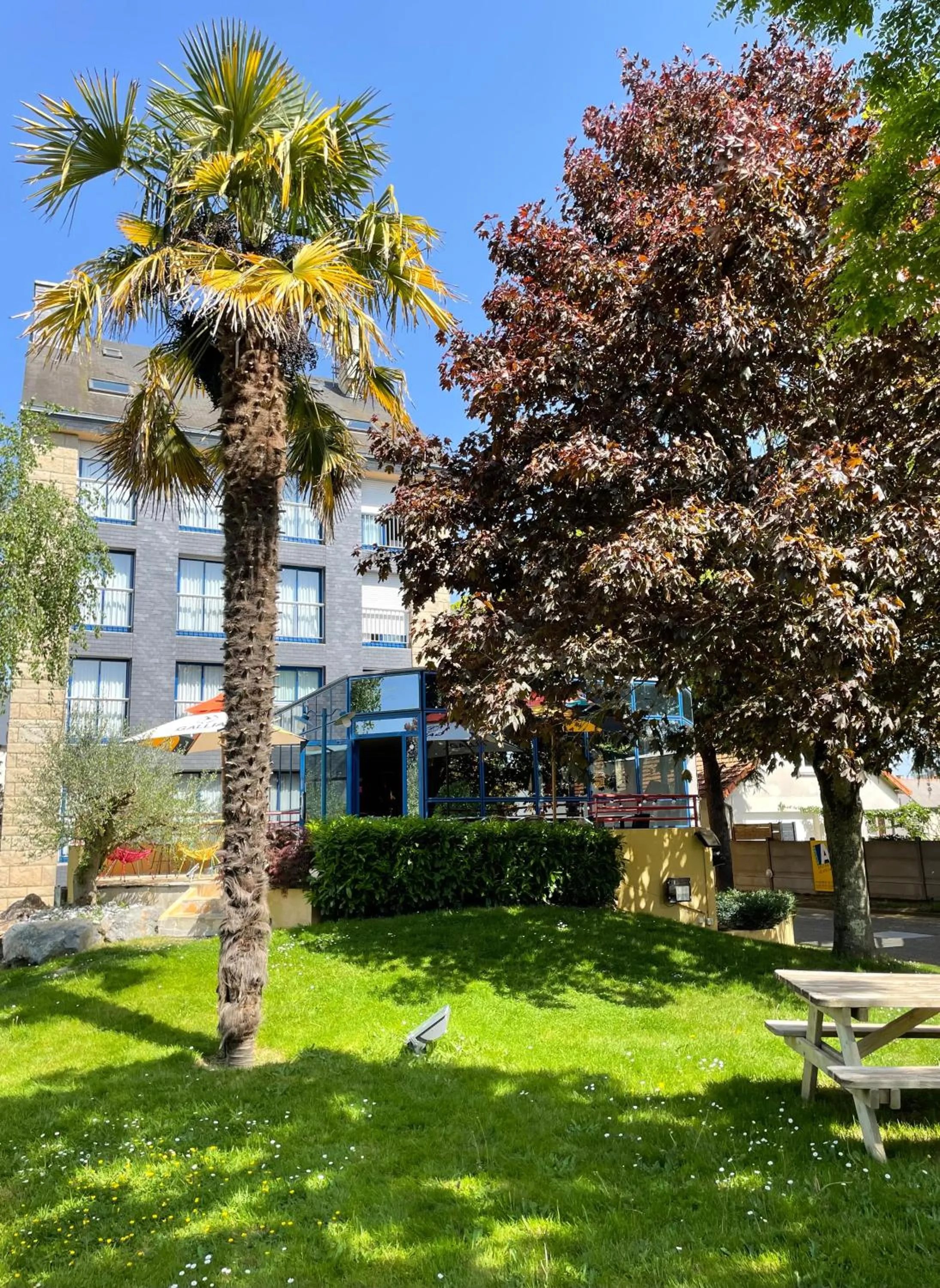 Property building in Hotel Arcantis Le Voltaire