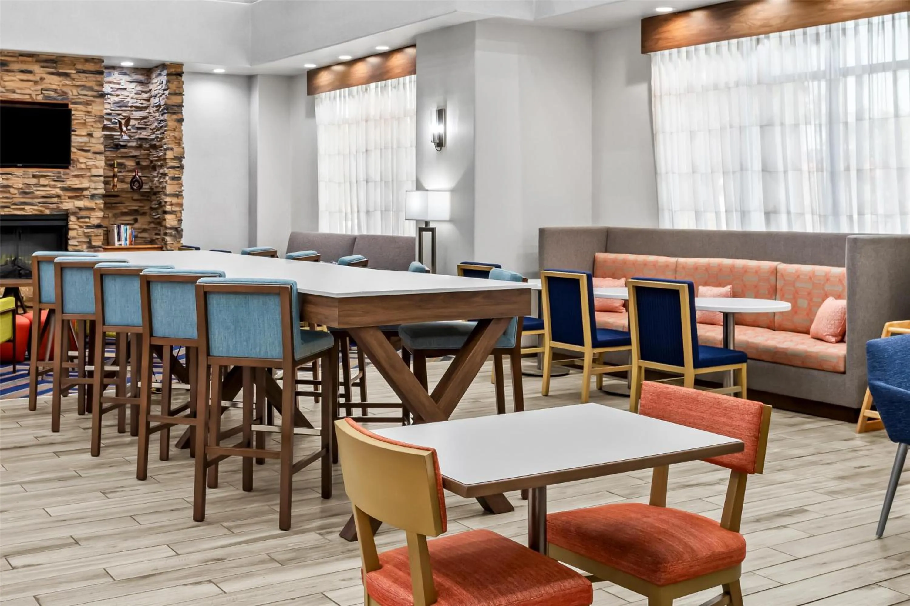 Breakfast in Hampton Inn & Suites Farmington