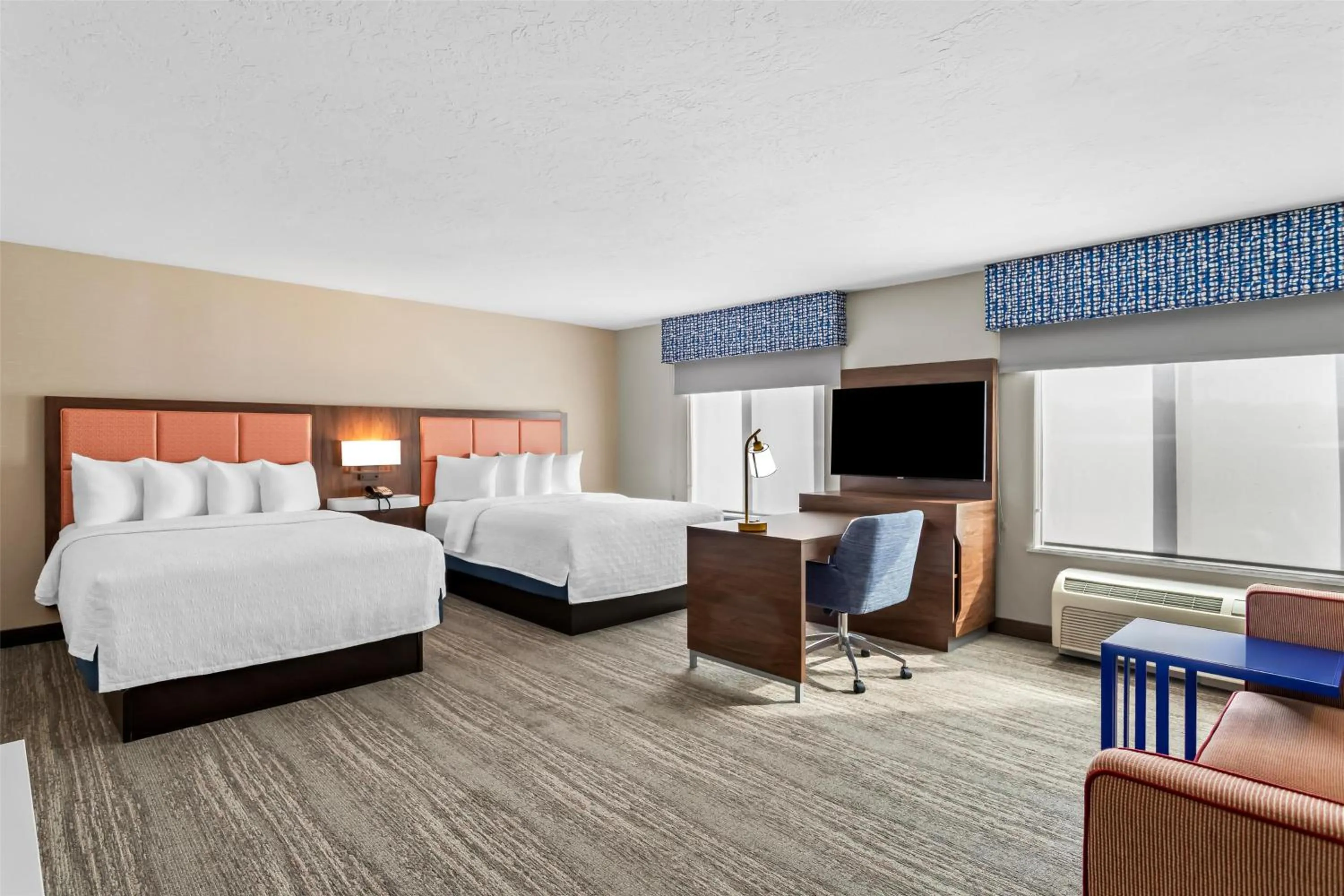 Bedroom, Bed in Hampton Inn & Suites Farmington