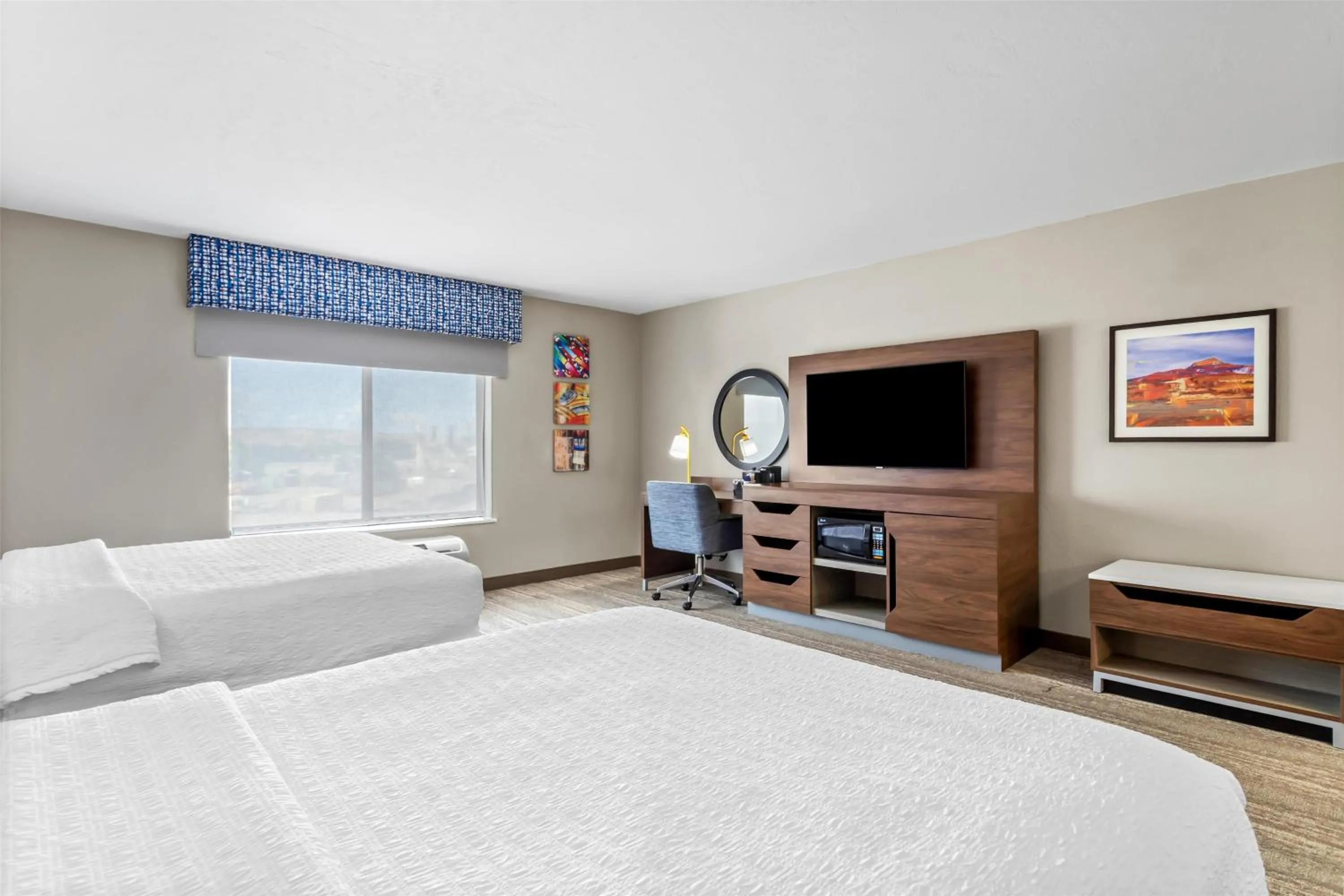 Bed in Hampton Inn & Suites Farmington