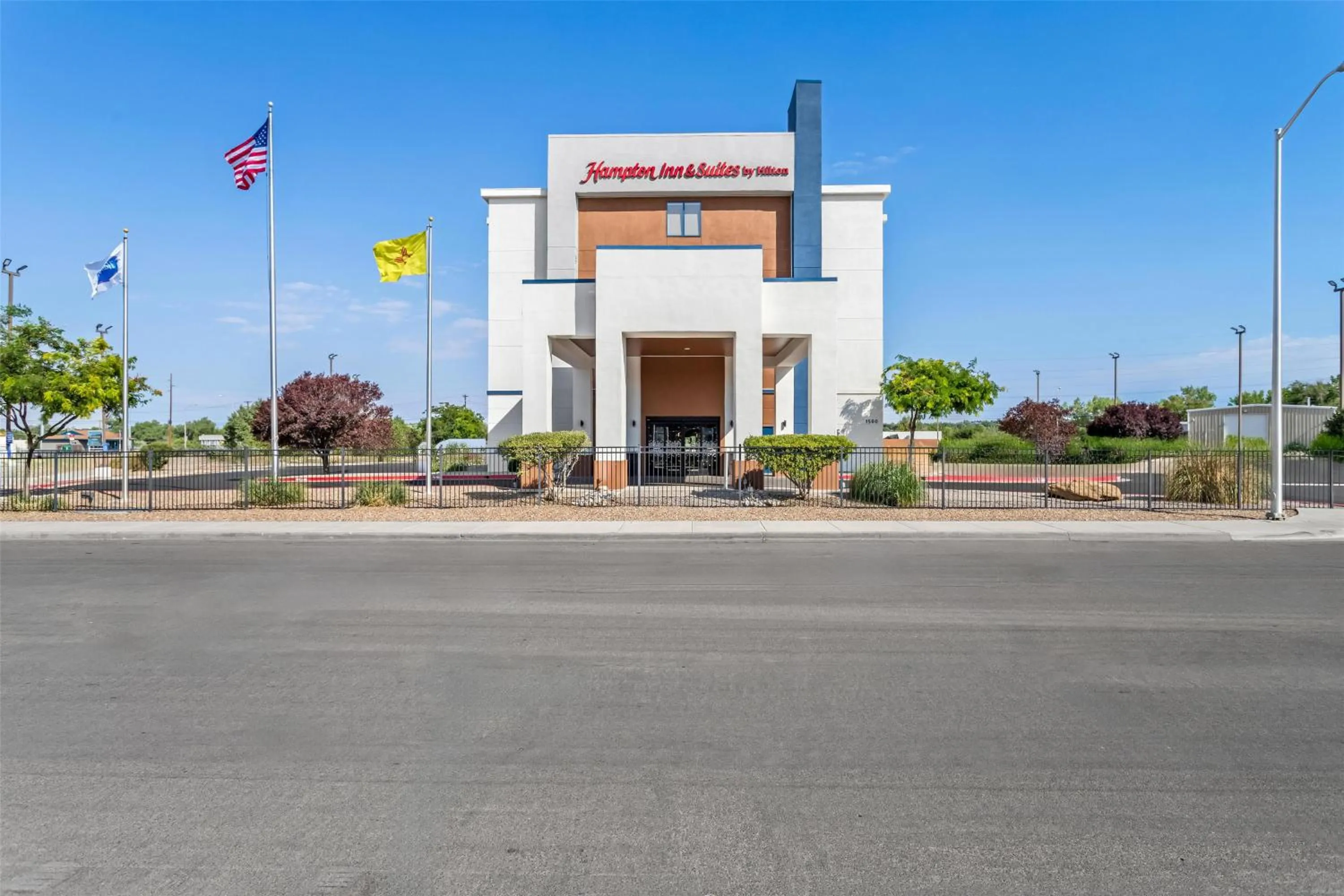Property building in Hampton Inn & Suites Farmington