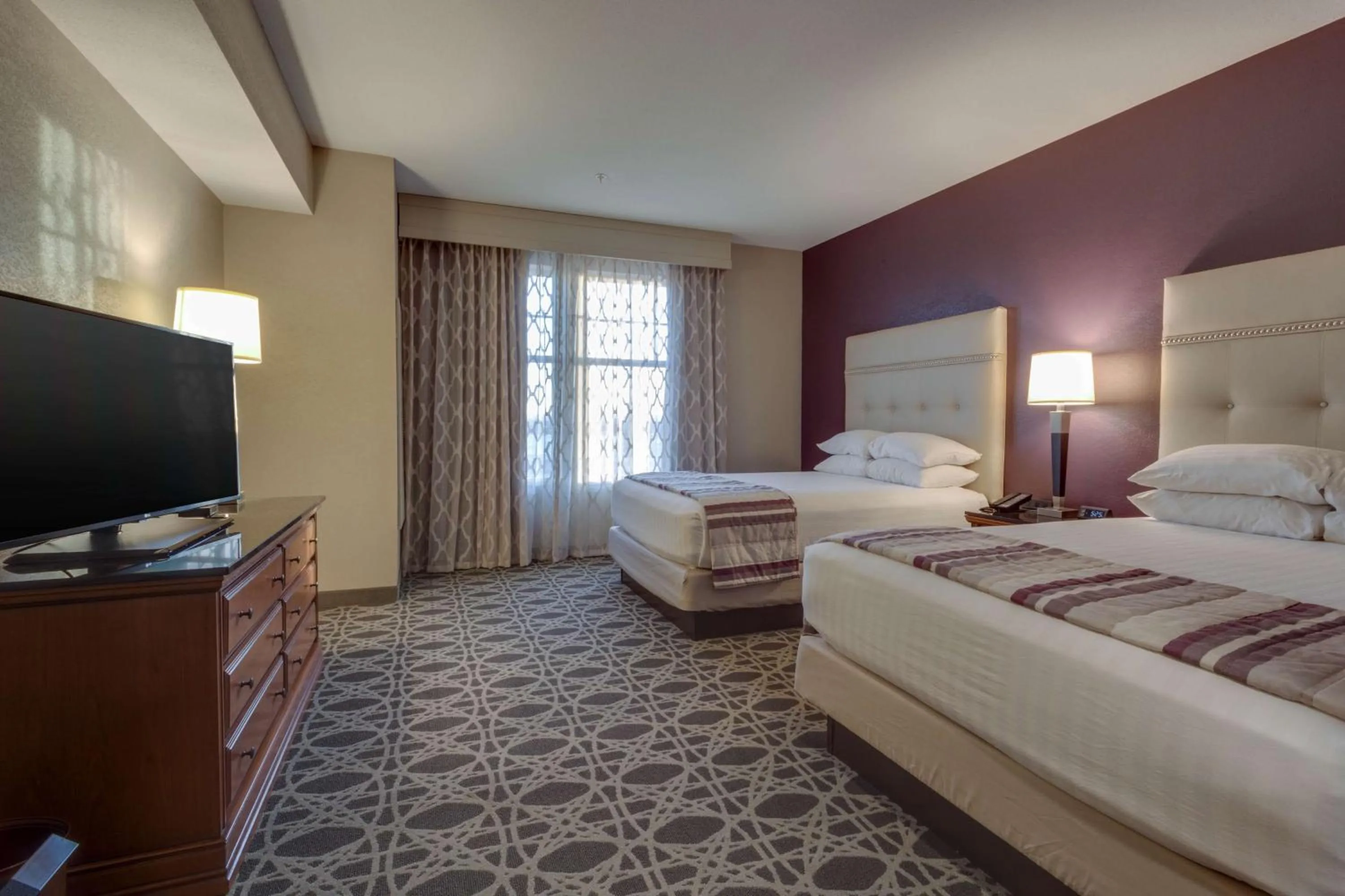 Photo of the whole room, Bed in Drury Inn & Suites Las Cruces
