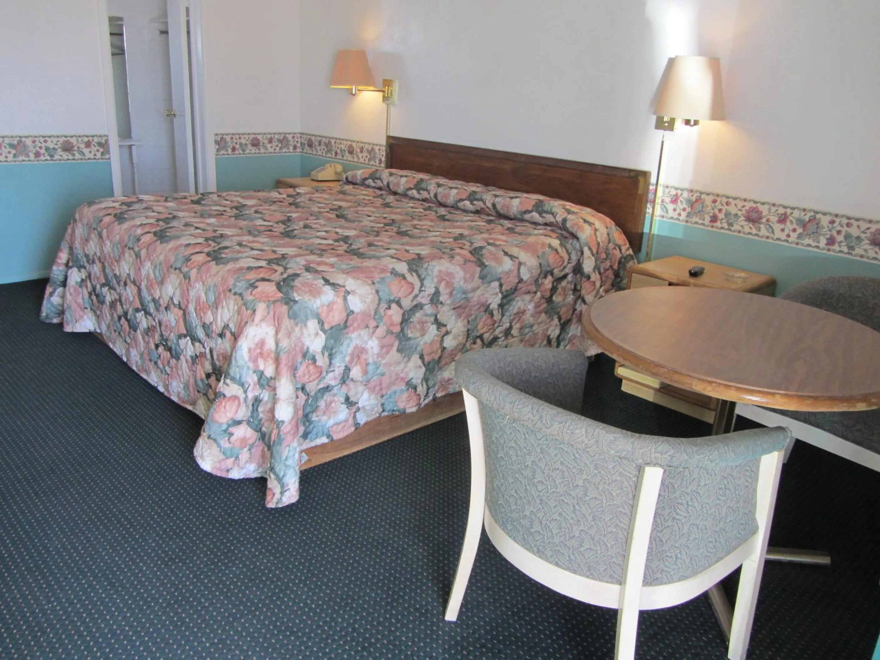 Bed in Budget Inn Odessa