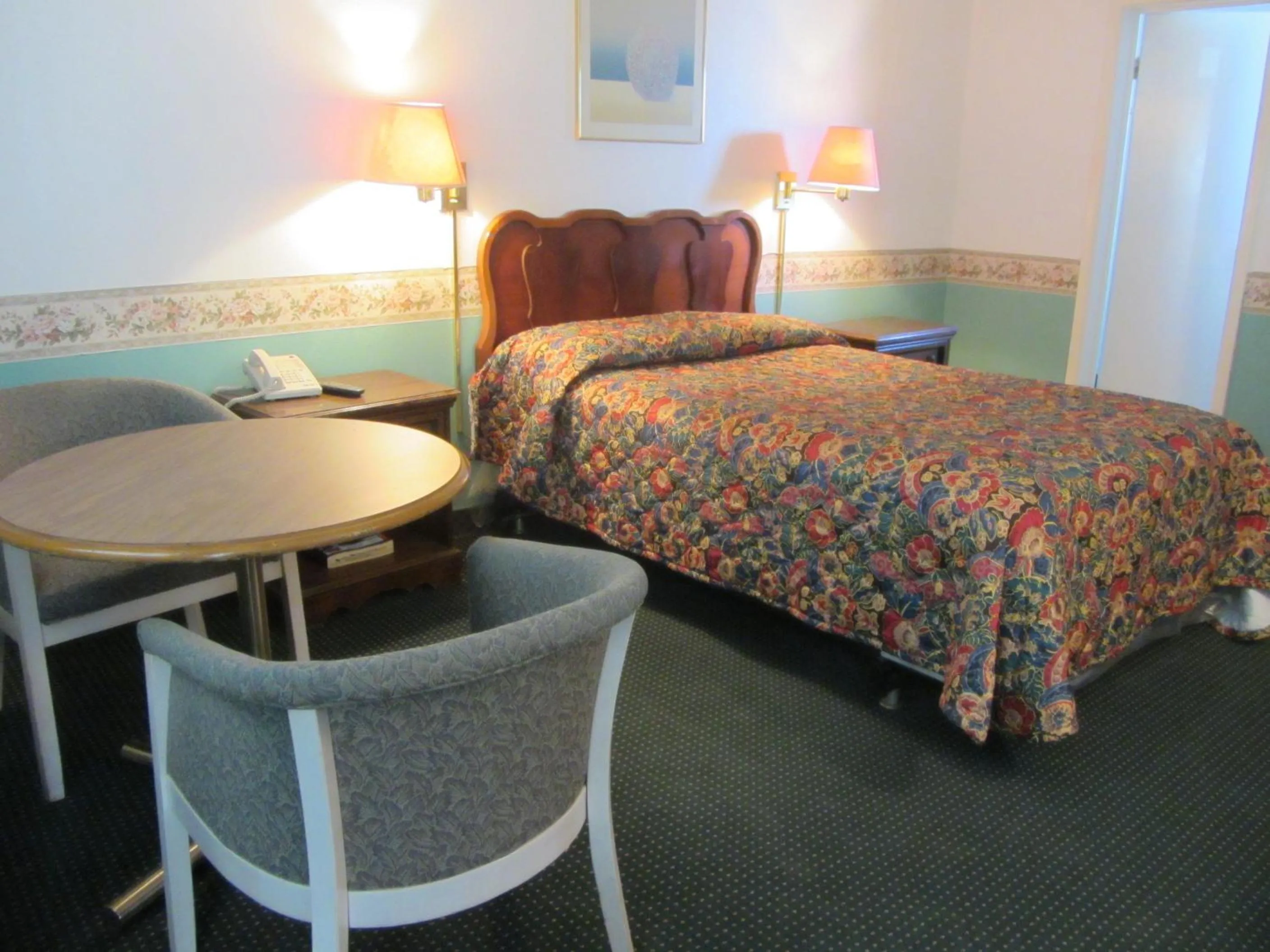 Bed in Budget Inn Odessa