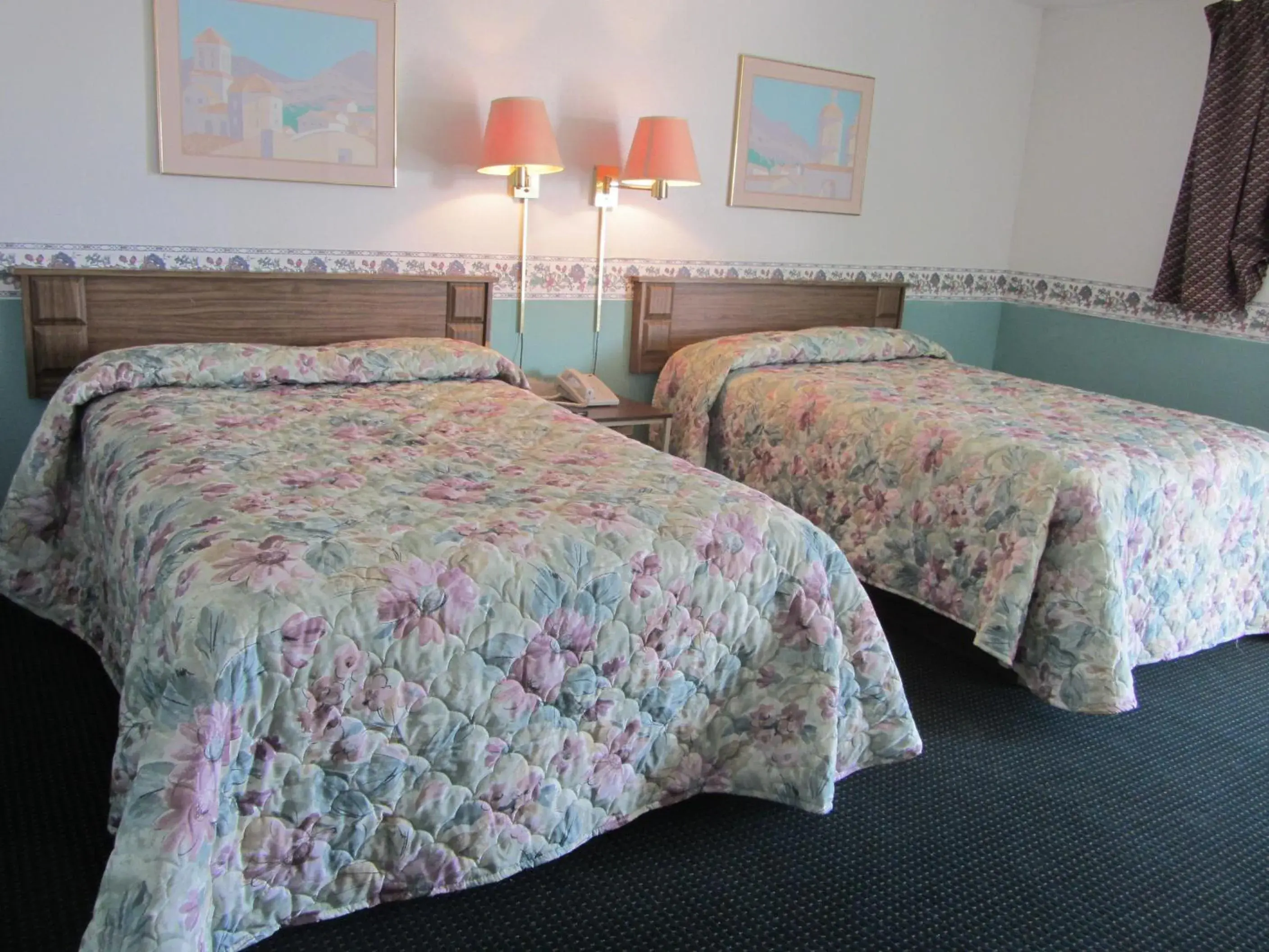 Double Room with Two Double Beds in Budget Inn Odessa Double Room with Two Double Beds in Budget Inn Odessa