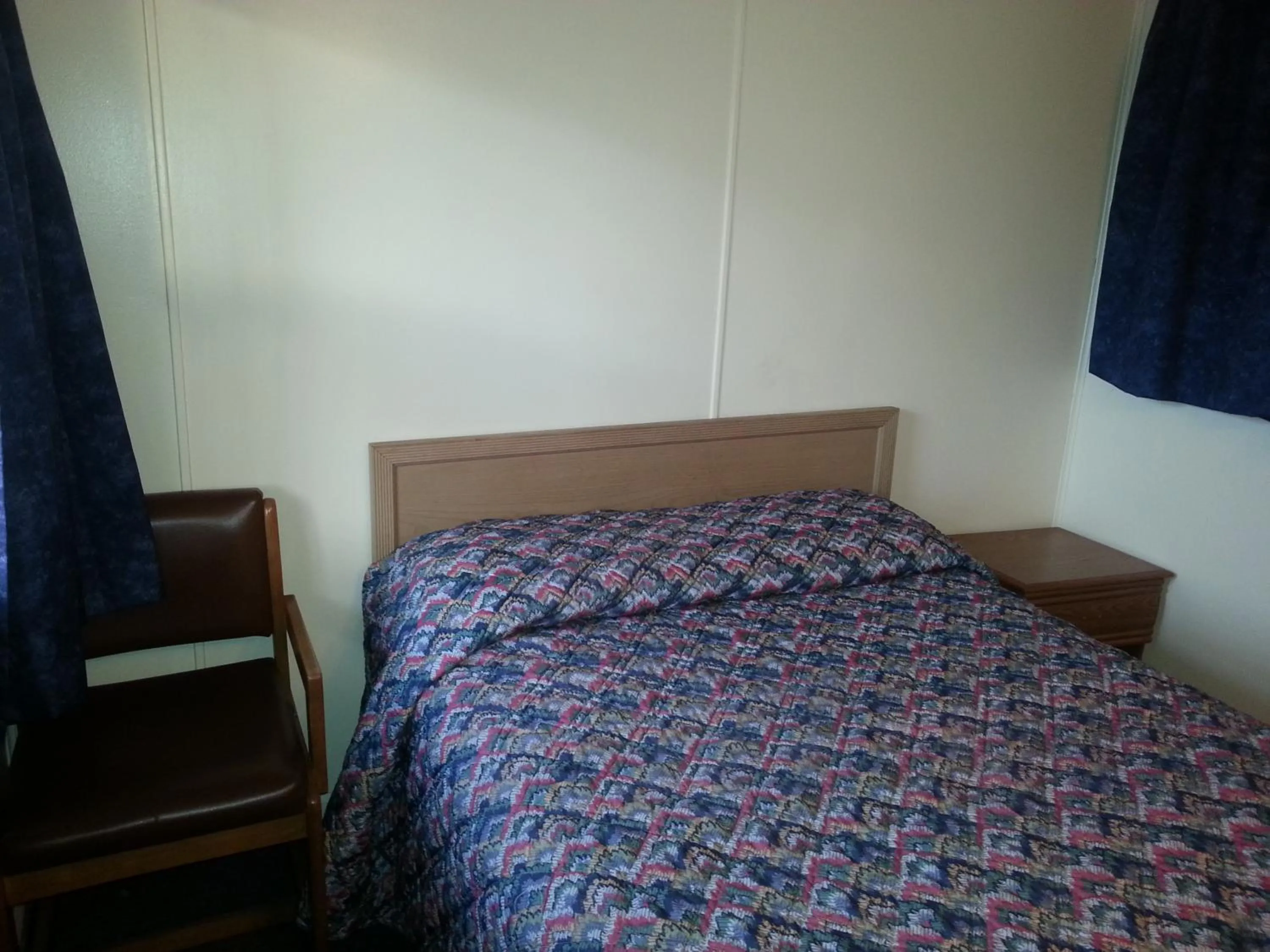 Bed in Americana Motel