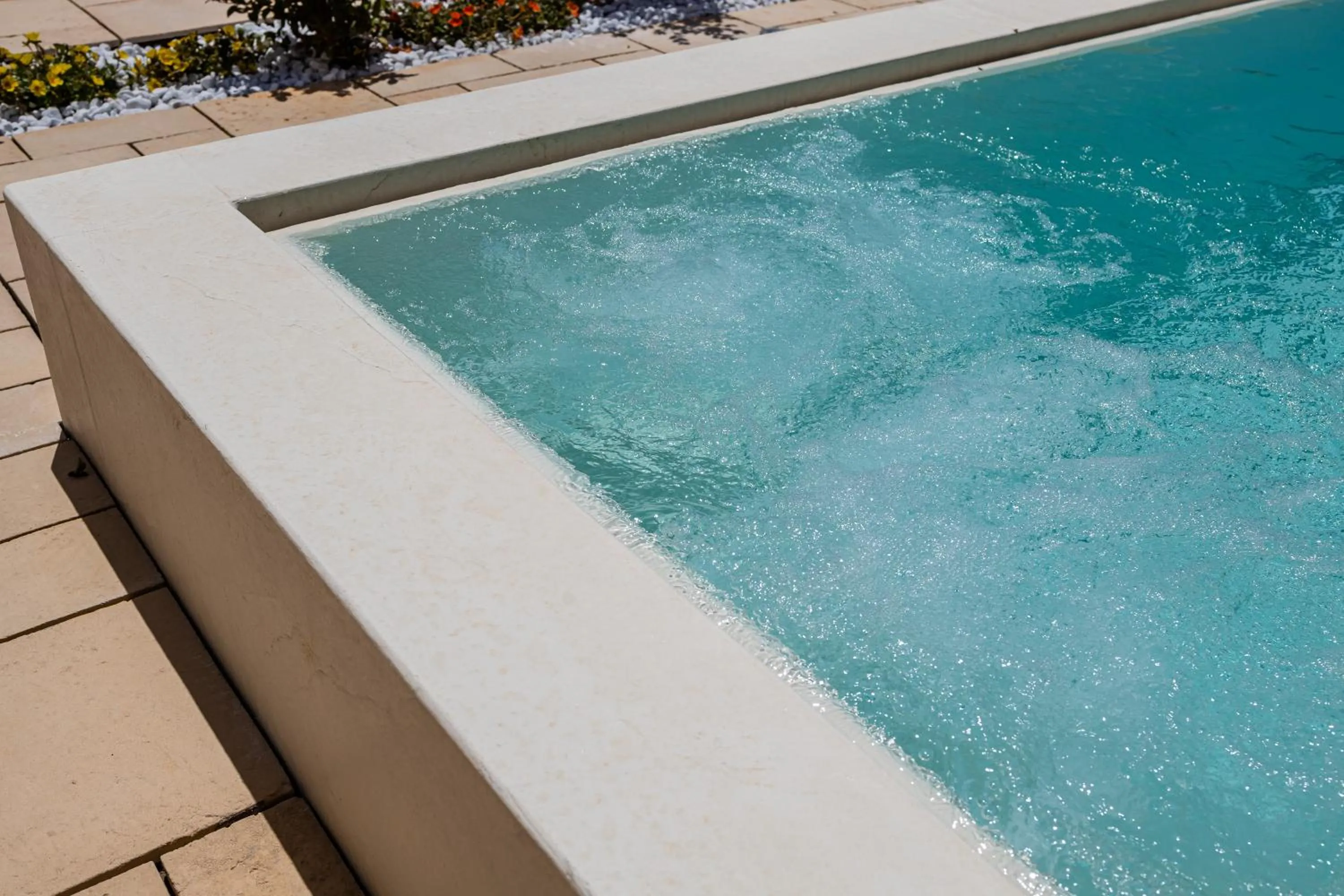 Swimming pool in La Collina di Montegrappa - Suites with Heated Private Pool - Suites with Shared Pool