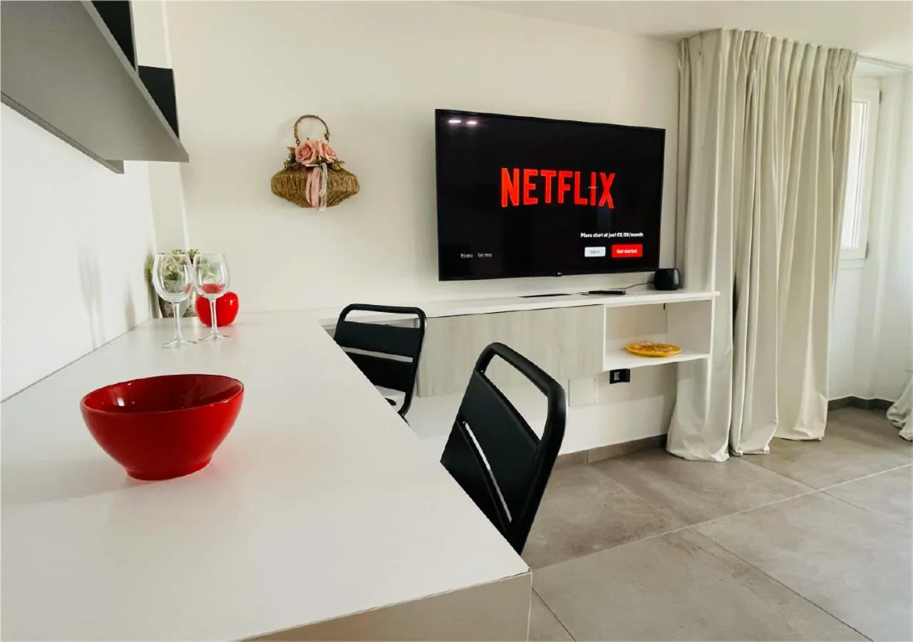 TV and multimedia in La Collina di Montegrappa - Suites with Heated Private Pool - Suites with Shared Pool