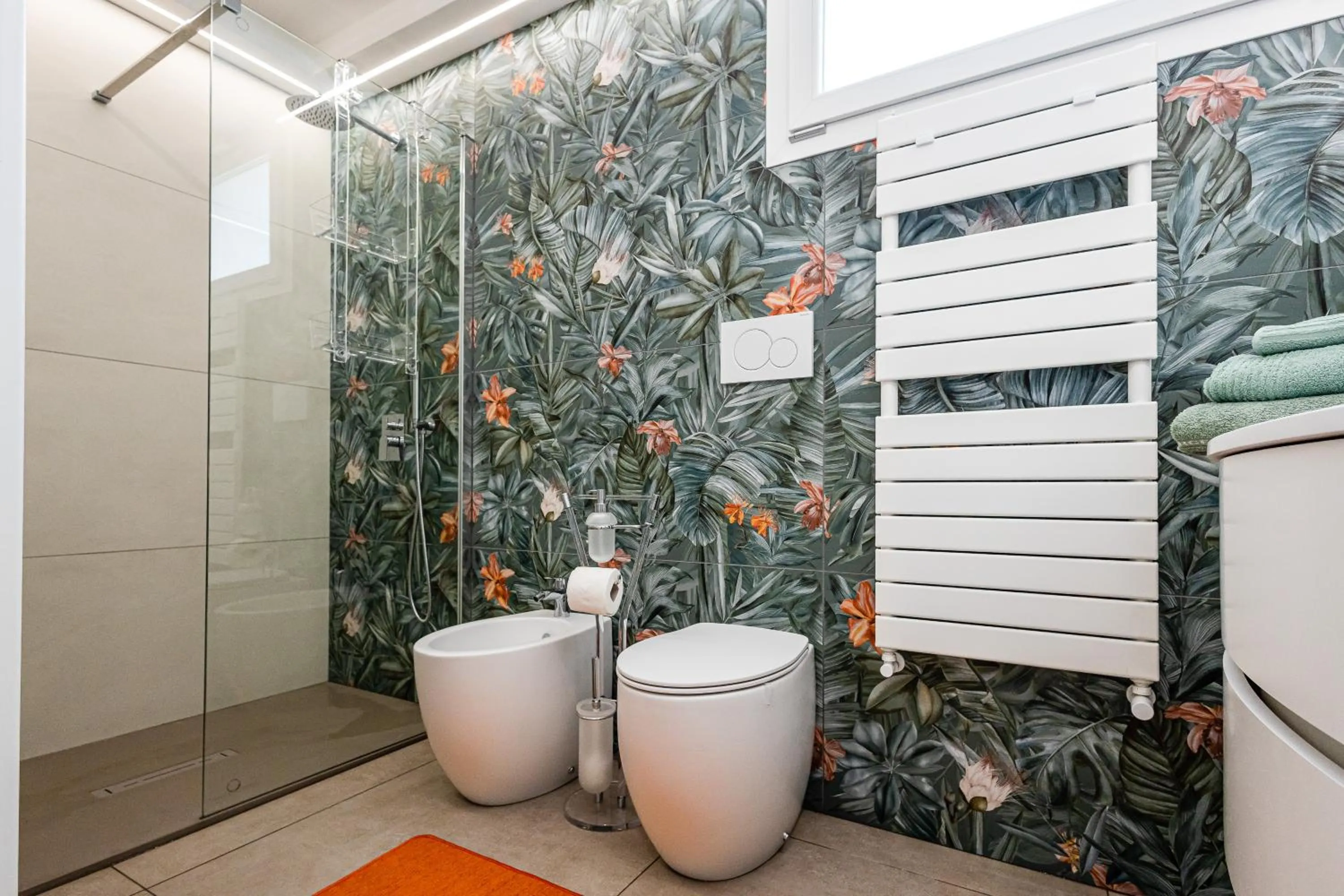 Shower in La Collina di Montegrappa - Suites with Heated Private Pool - Suites with Shared Pool