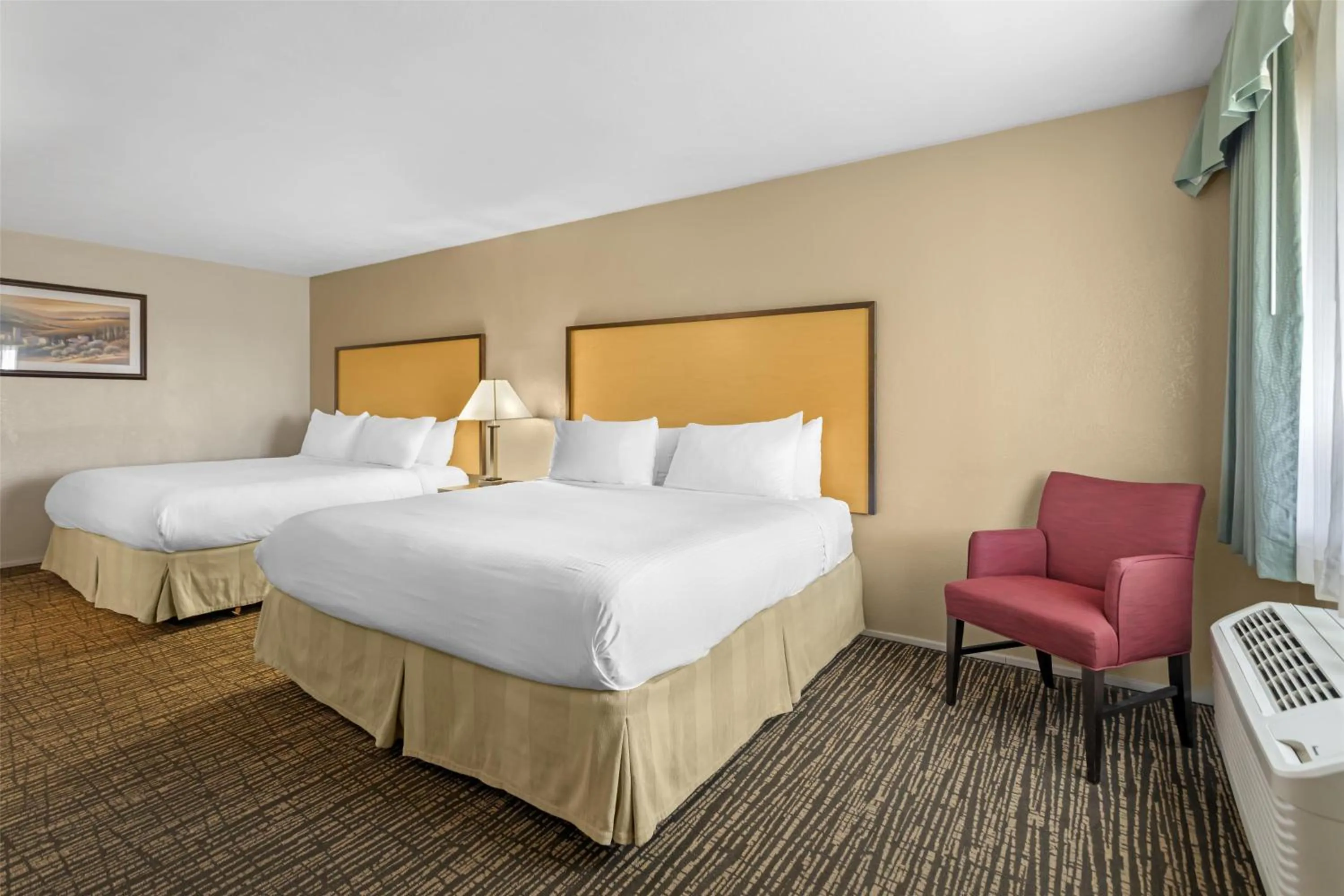 Bedroom, Bed in Best Western Petaluma Inn