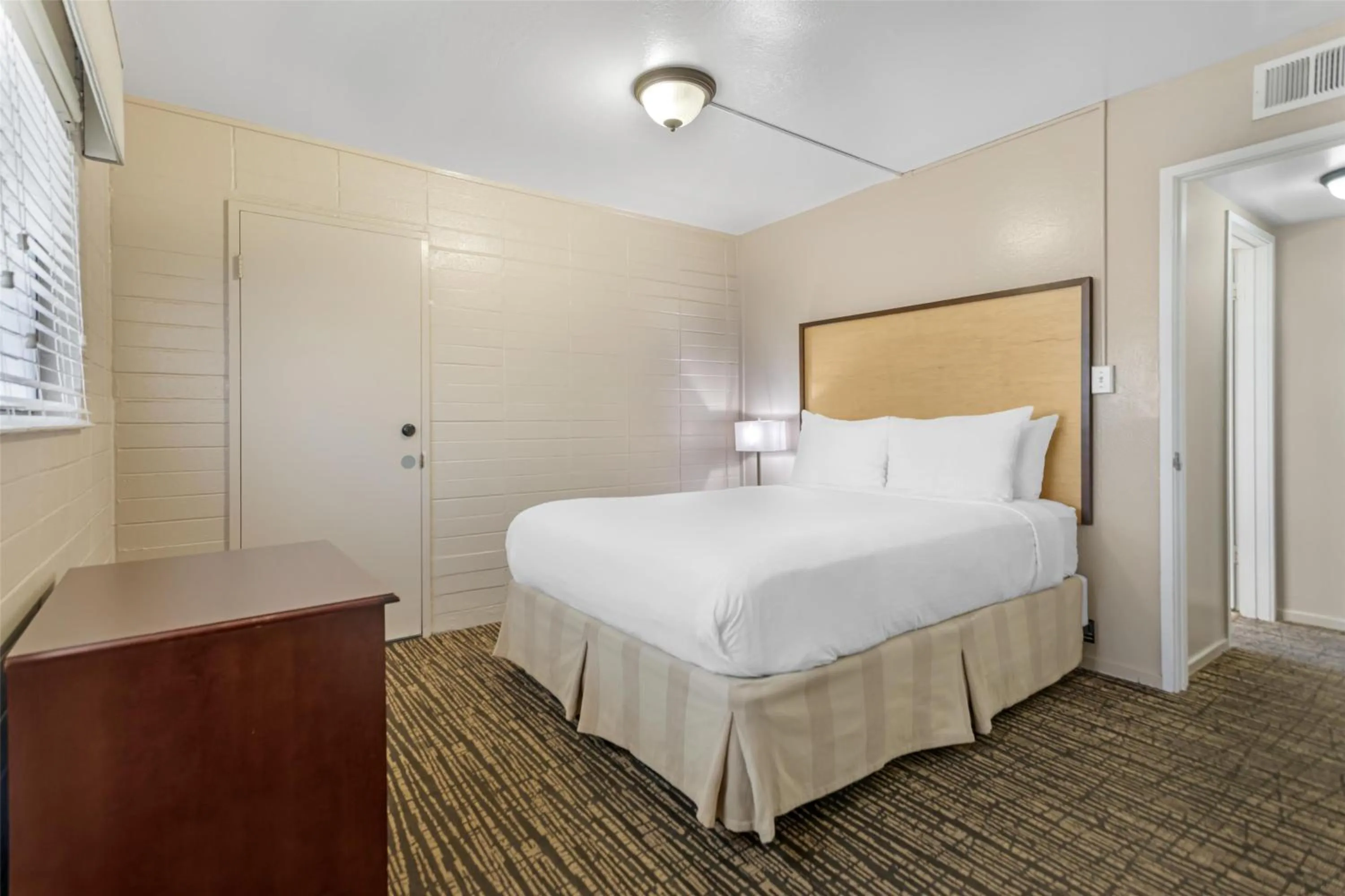 Photo of the whole room, Bed in Best Western Petaluma Inn