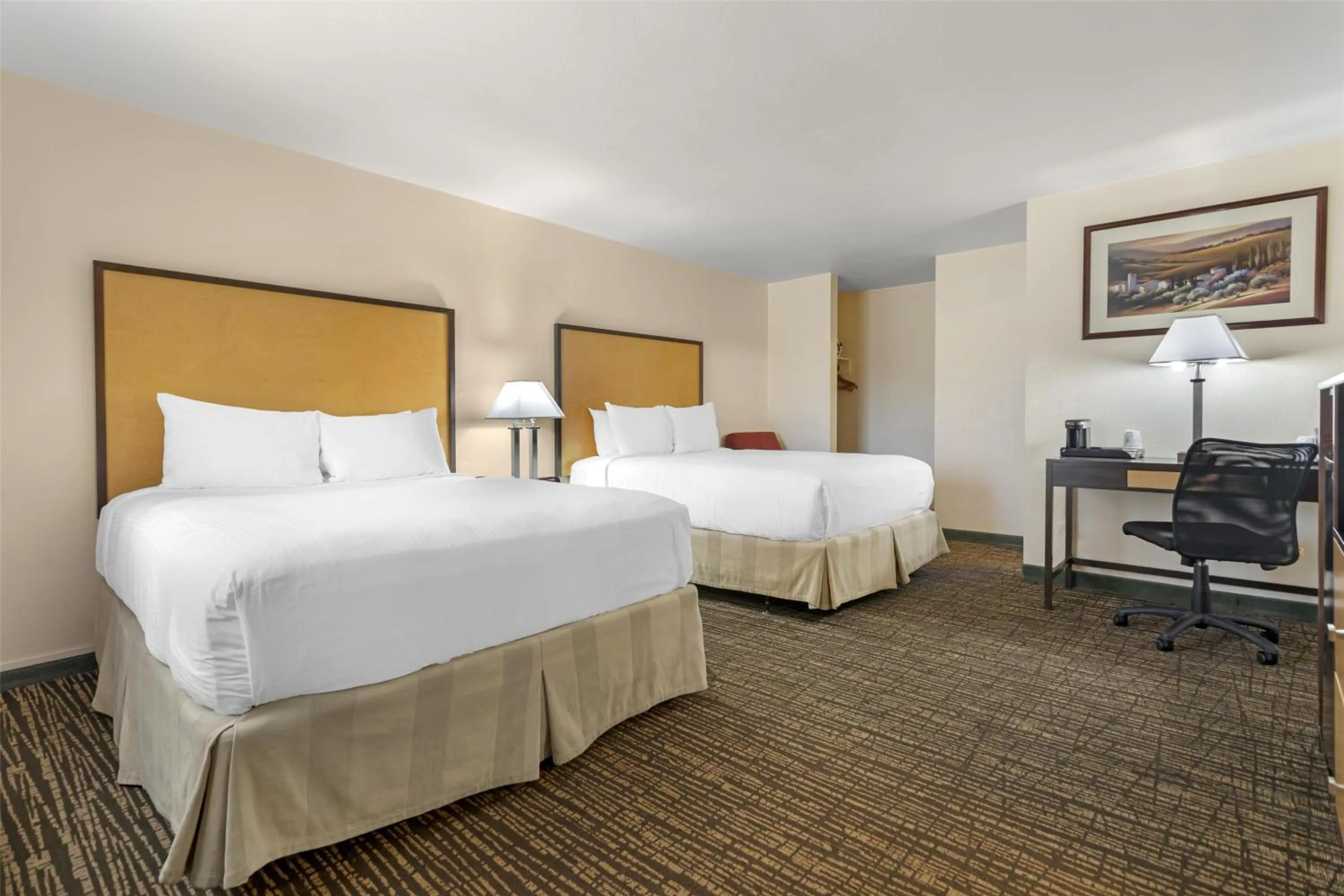 Bedroom, Bed in Best Western Petaluma Inn