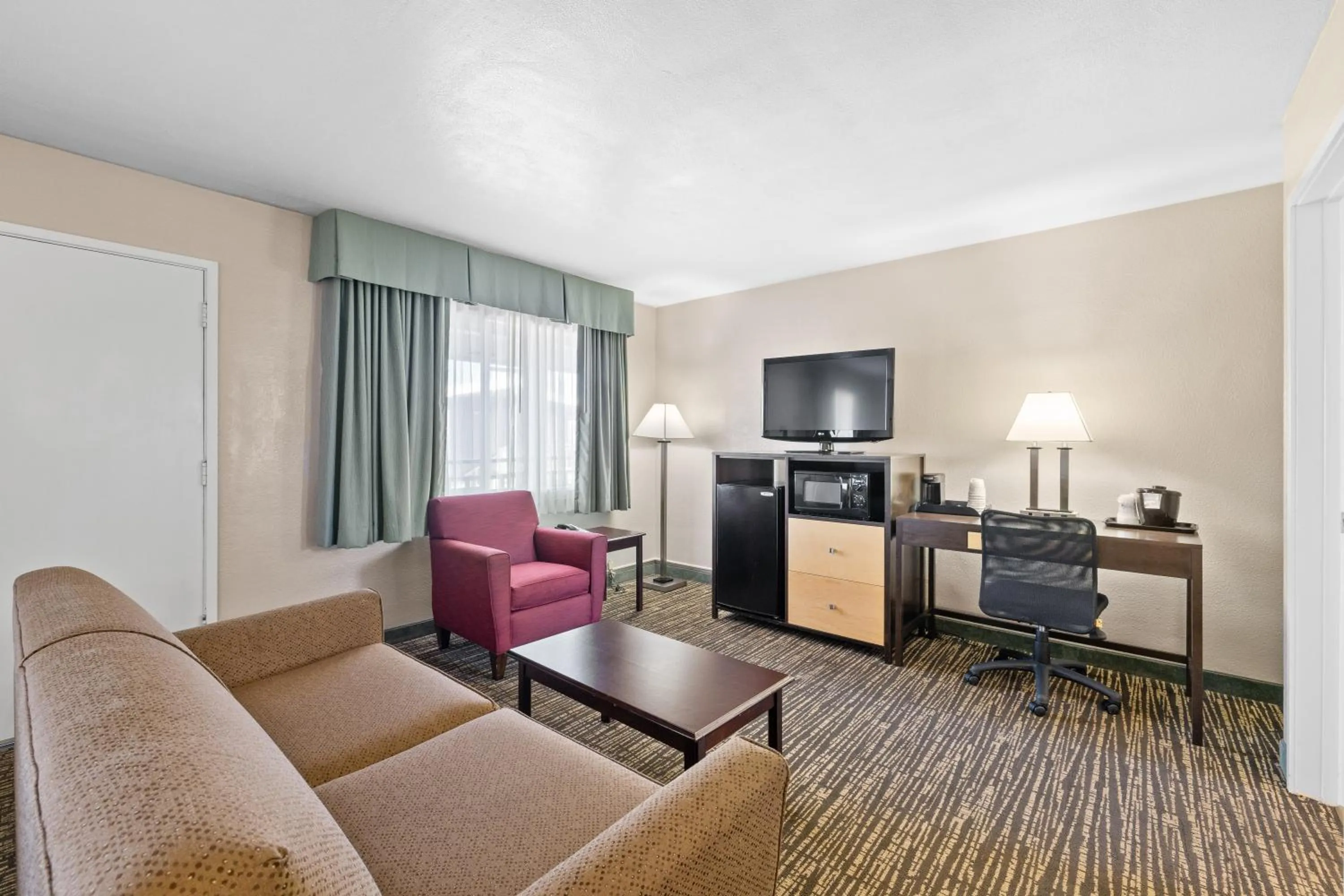 TV and multimedia in Best Western Petaluma Inn