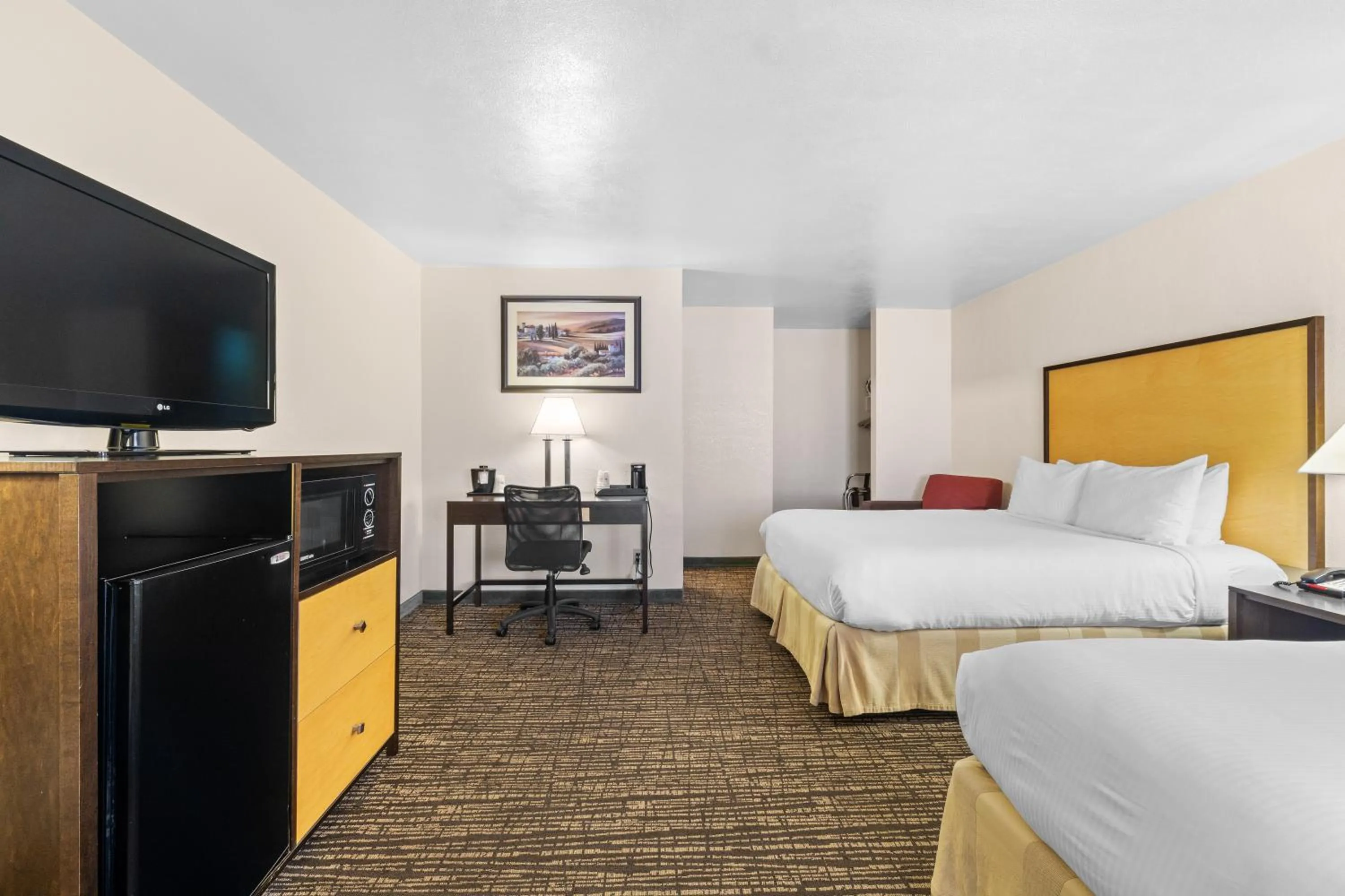 Bed in Best Western Petaluma Inn