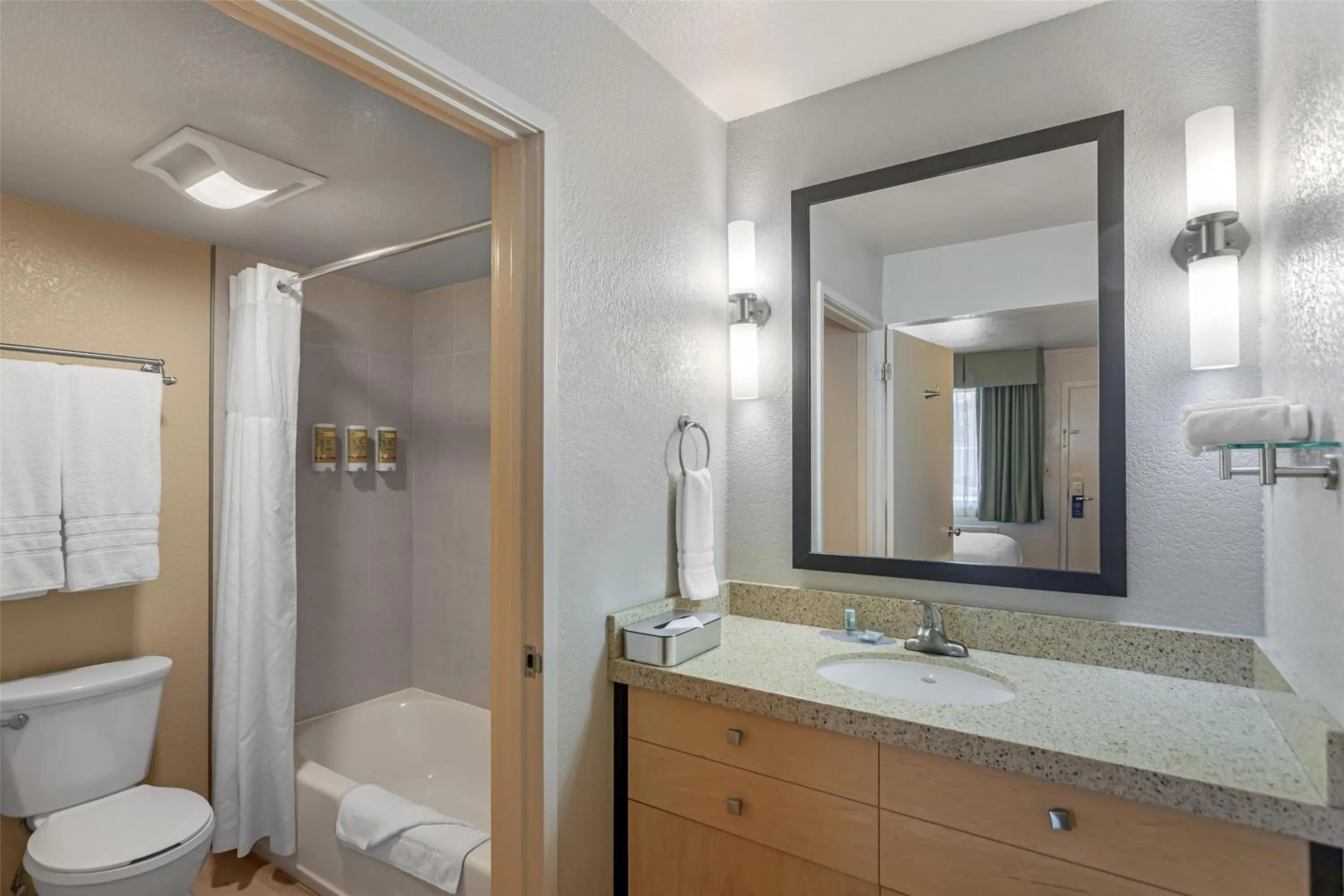 Bathroom in Best Western Petaluma Inn