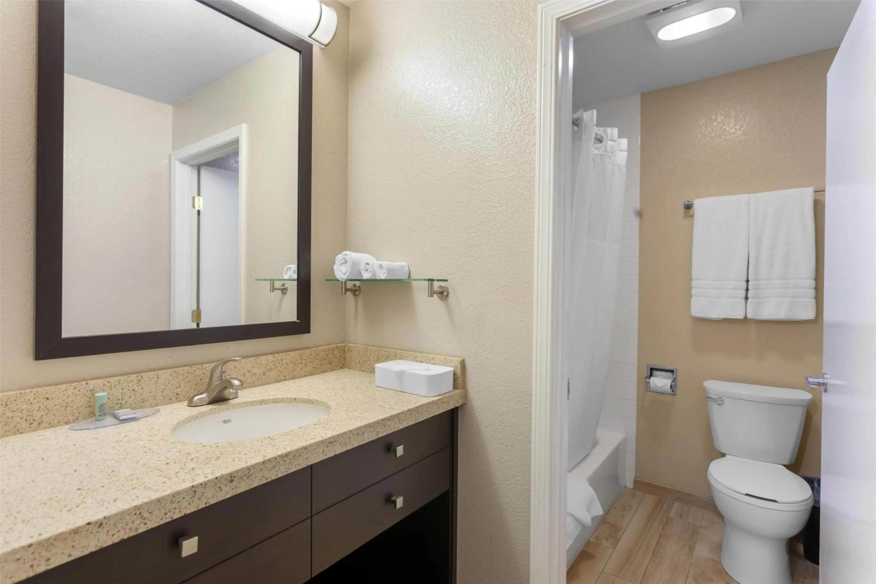 Bathroom in Best Western Petaluma Inn