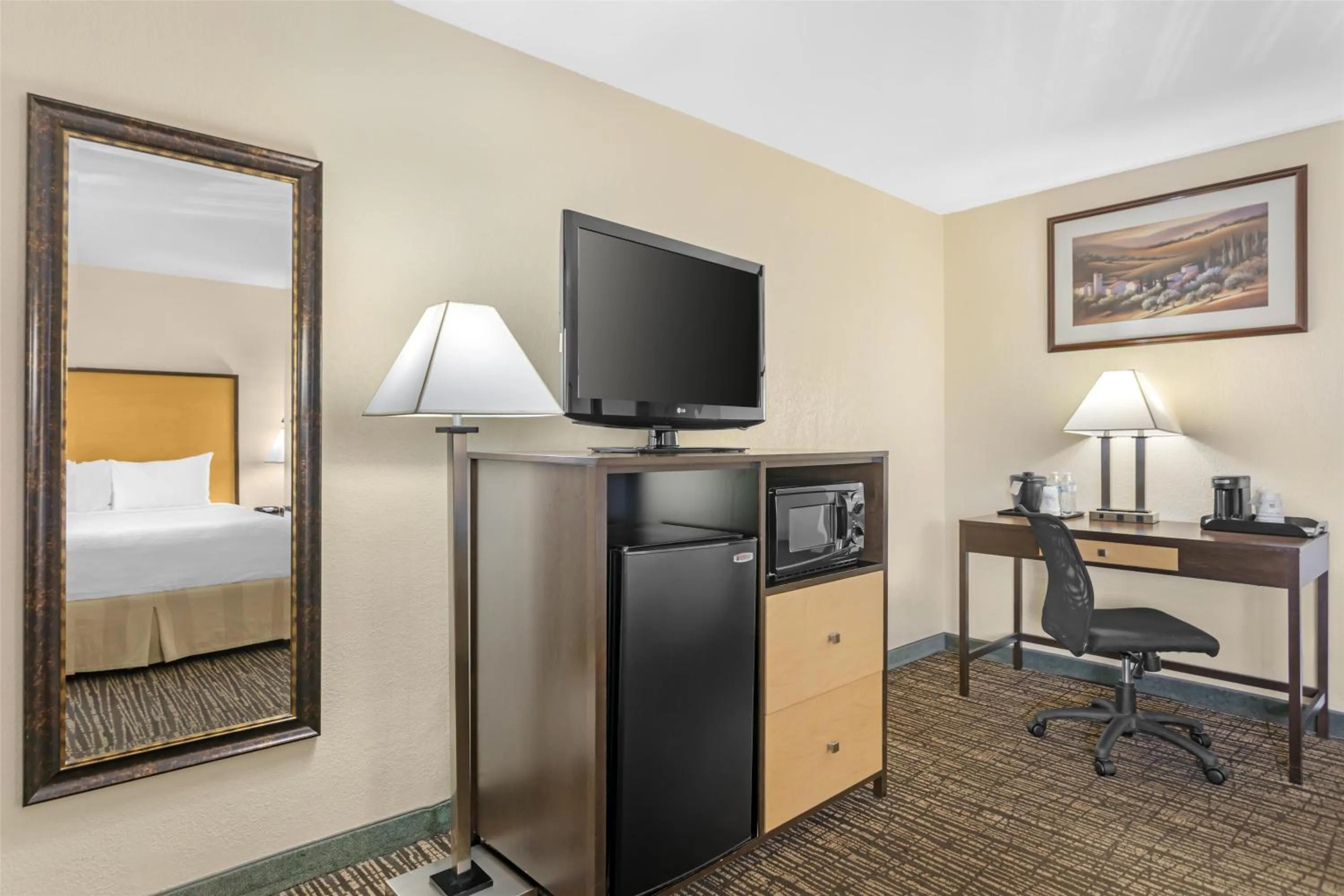 Bedroom, Bed in Best Western Petaluma Inn