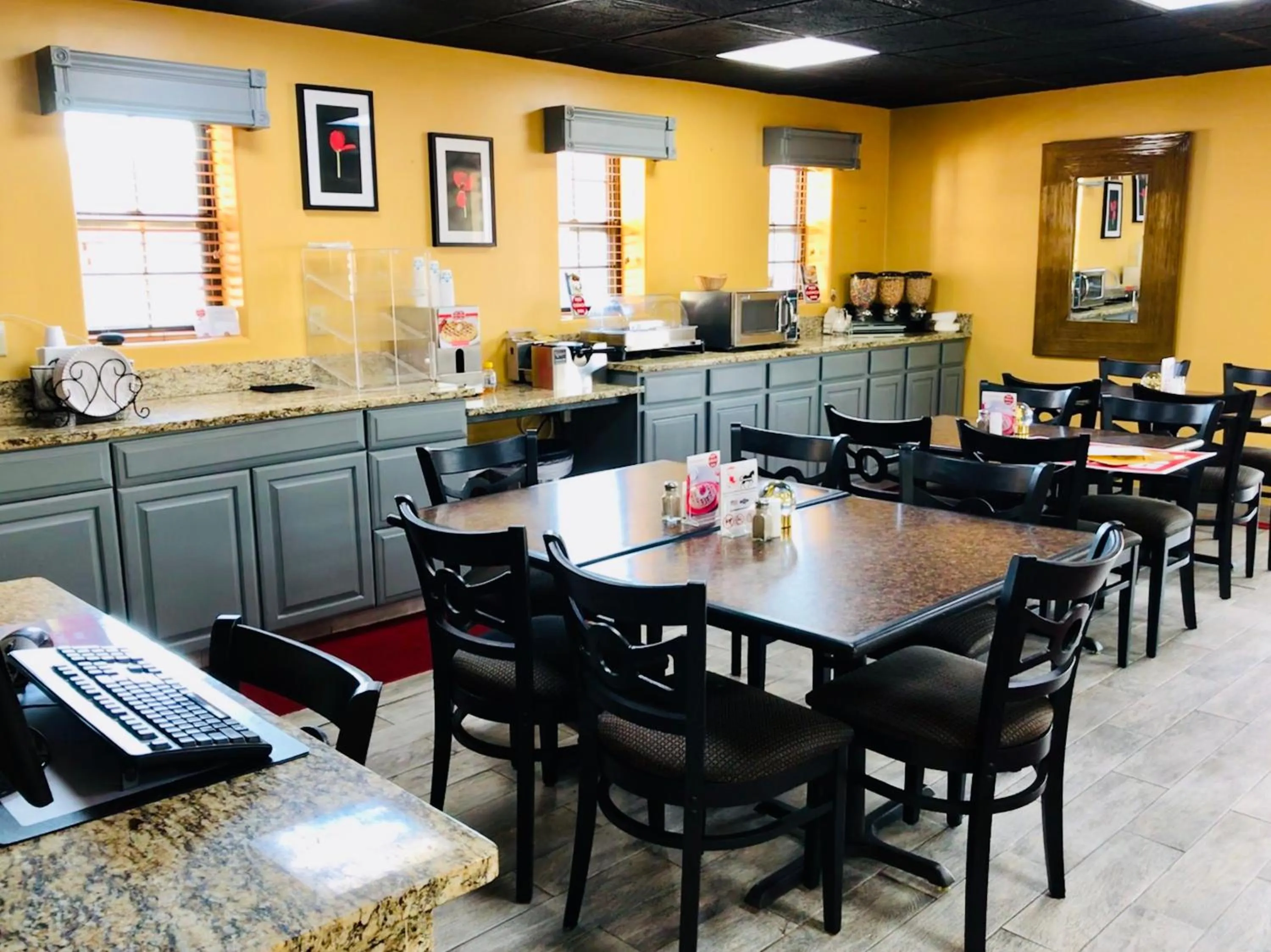 Restaurant/places to eat in Baymont by Wyndham El Dorado