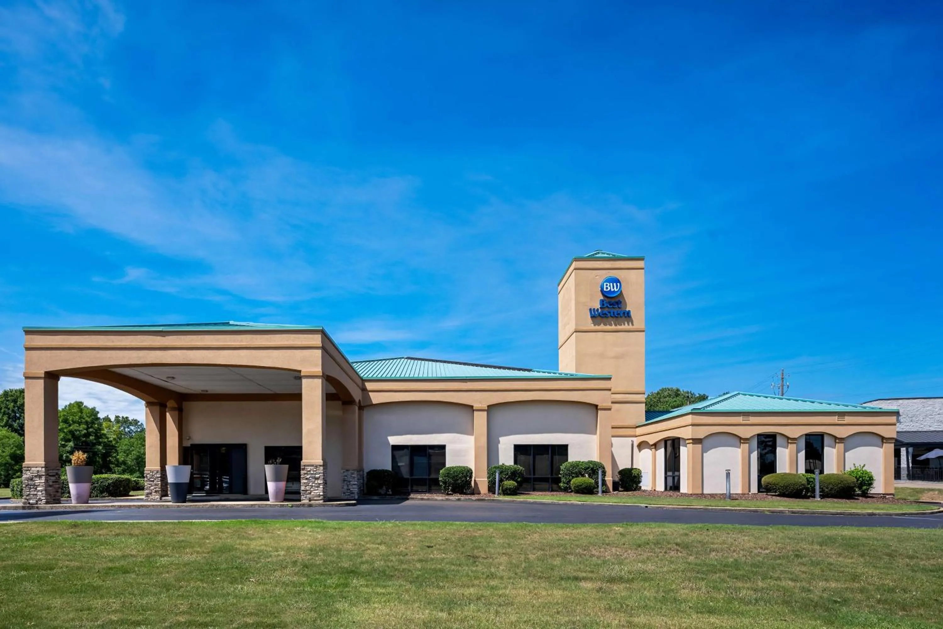 Property building in Best Western Executive Suites