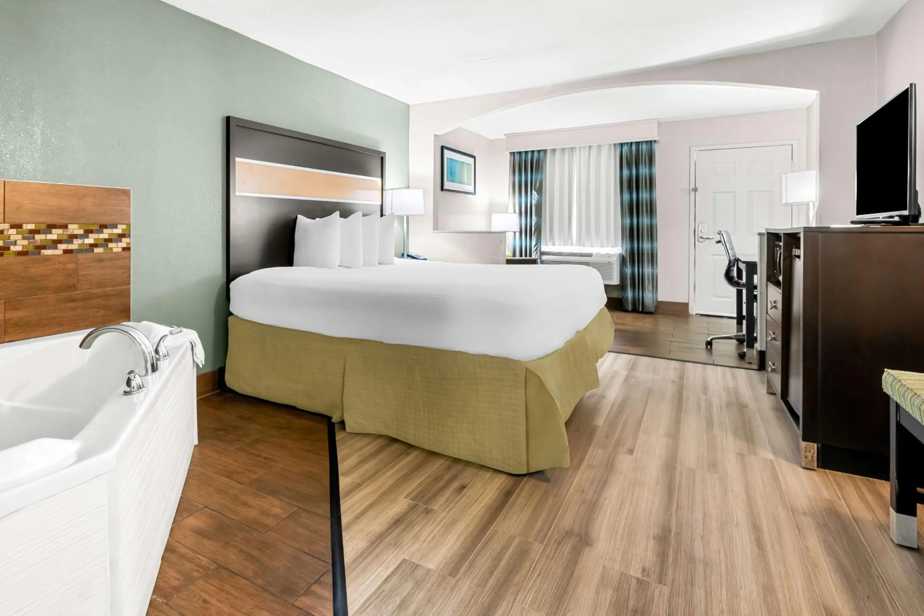 Spa and wellness centre/facilities, Bed in Best Western Executive Suites