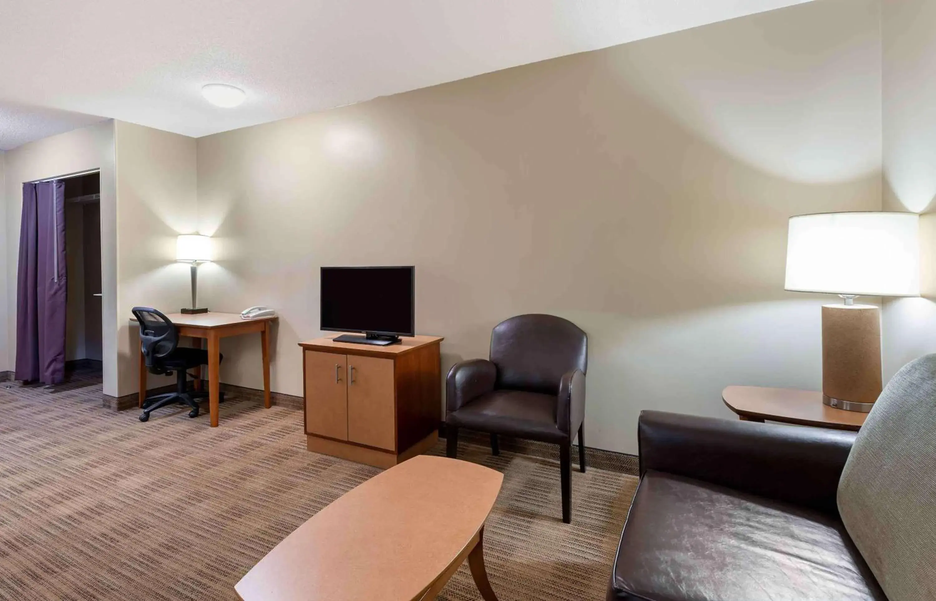Deluxe Studio with 1 Queen Bed - Non-Smoking in Extended Stay America Suites - Cleveland - Westlake Deluxe Studio with 1 Queen Bed - Non-Smoking in Extended Stay America Suites - Cleveland - Westlake