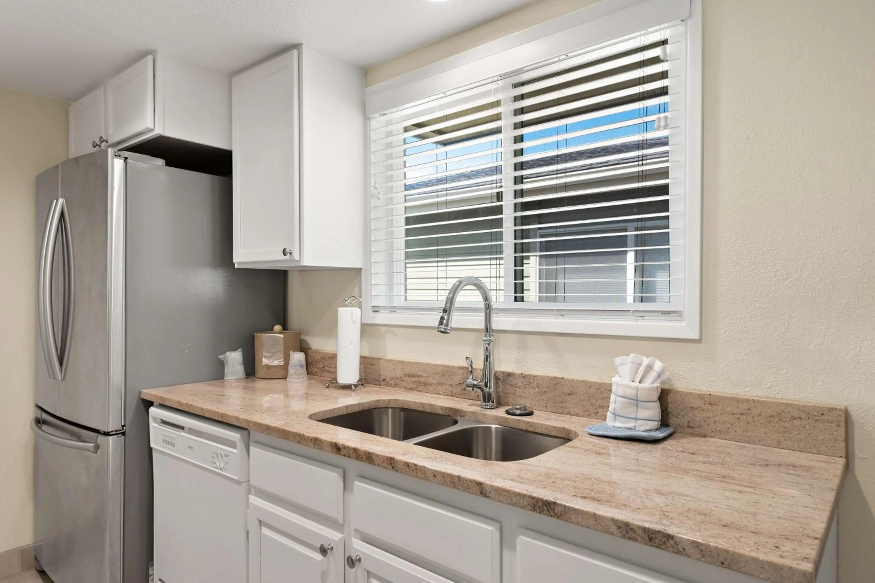 kitchen in Best Western Inn at Face Rock