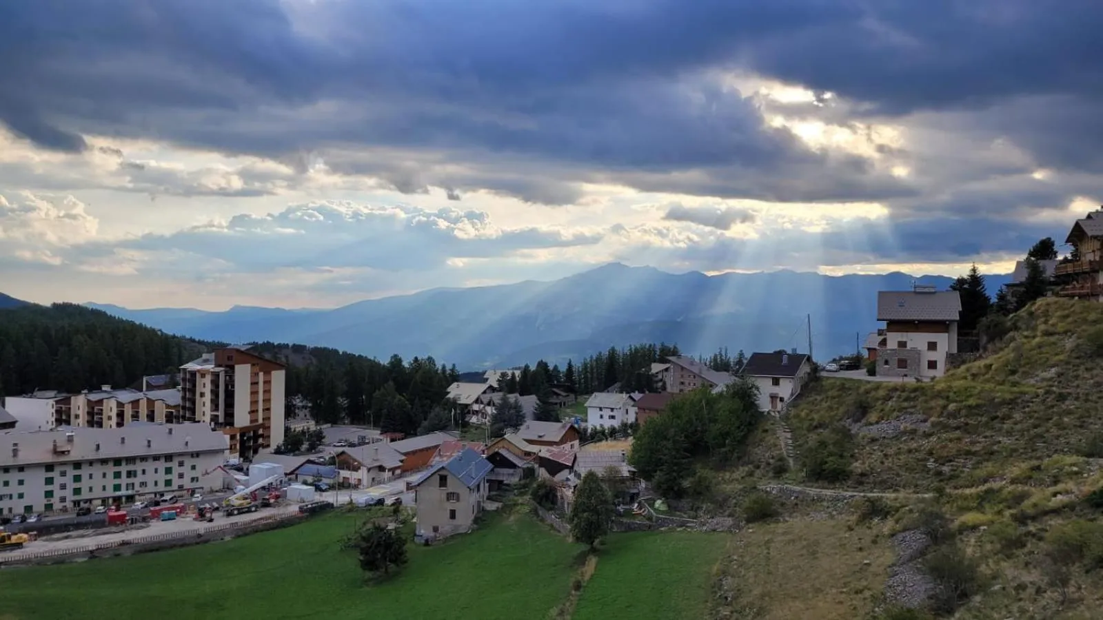 Nearby landmark in Adonis Le Chastellan