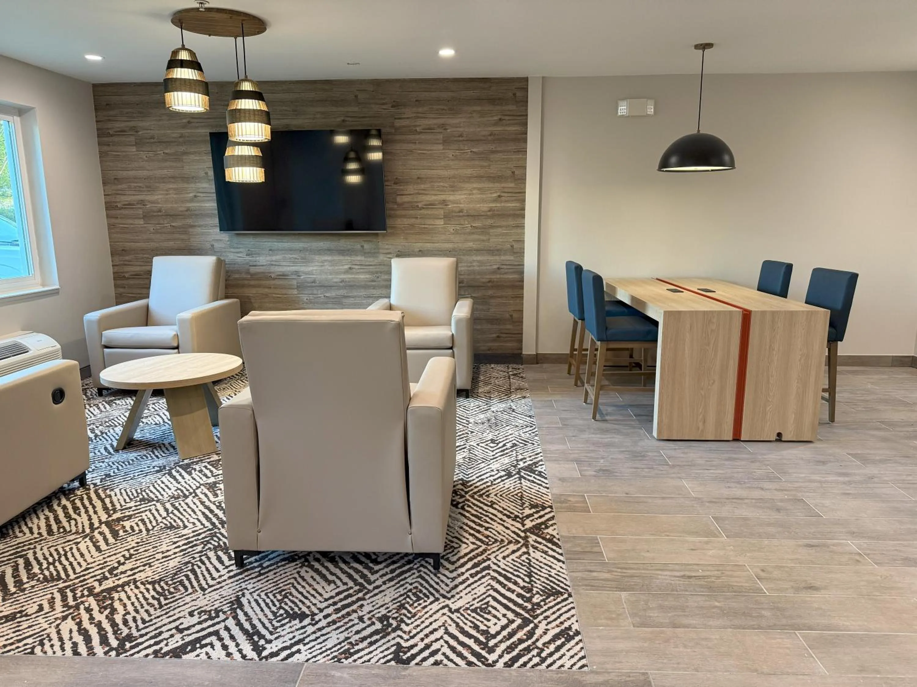 Lobby or reception in Candlewood Suites Jacksonville Southpoint