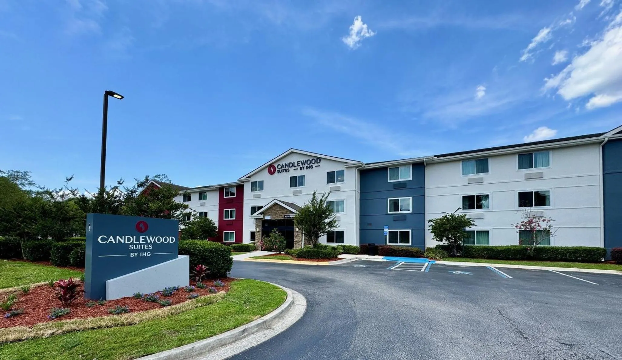 Property building in Candlewood Suites Jacksonville Southpoint