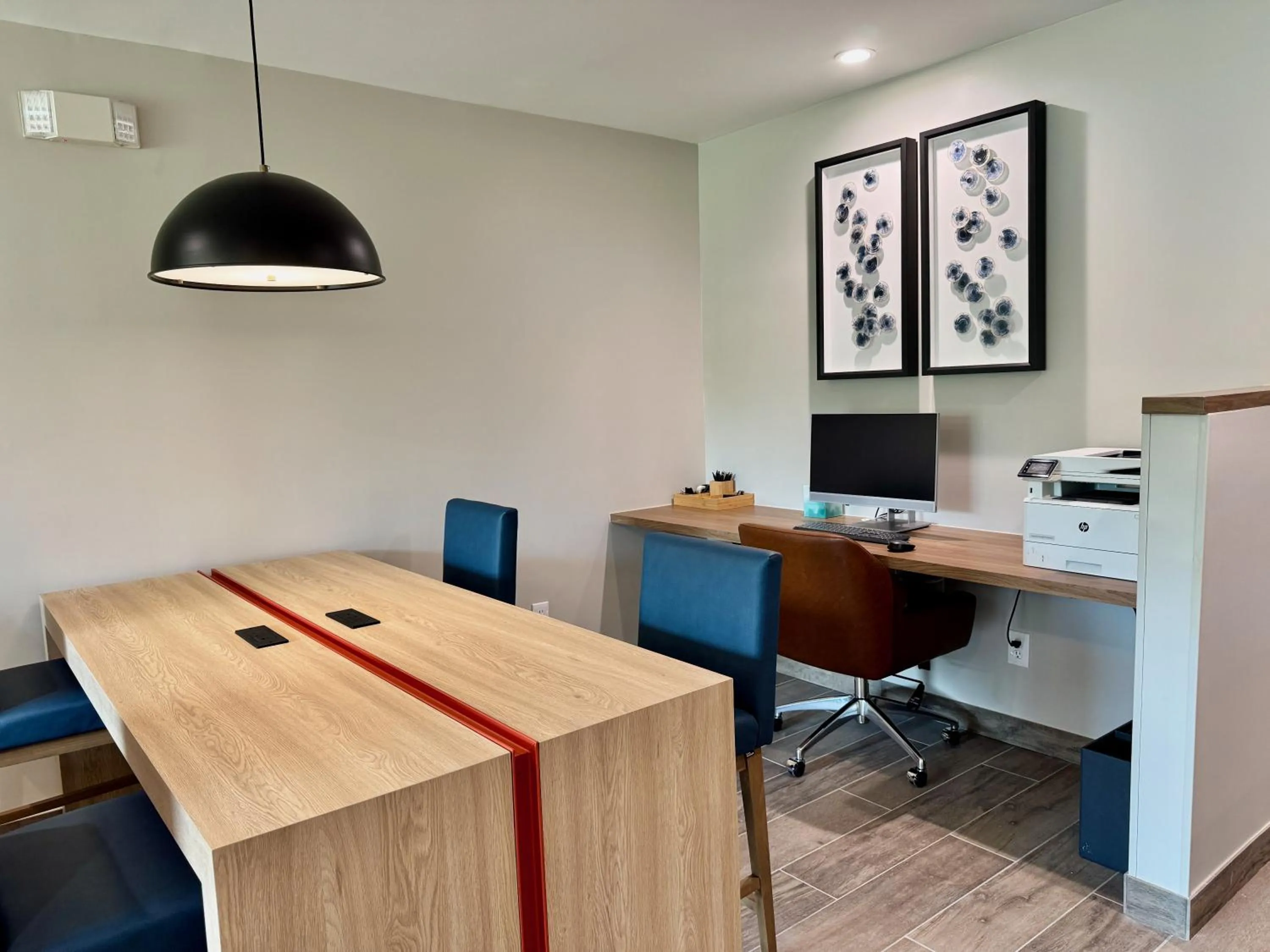 Business facilities in Candlewood Suites Jacksonville Southpoint